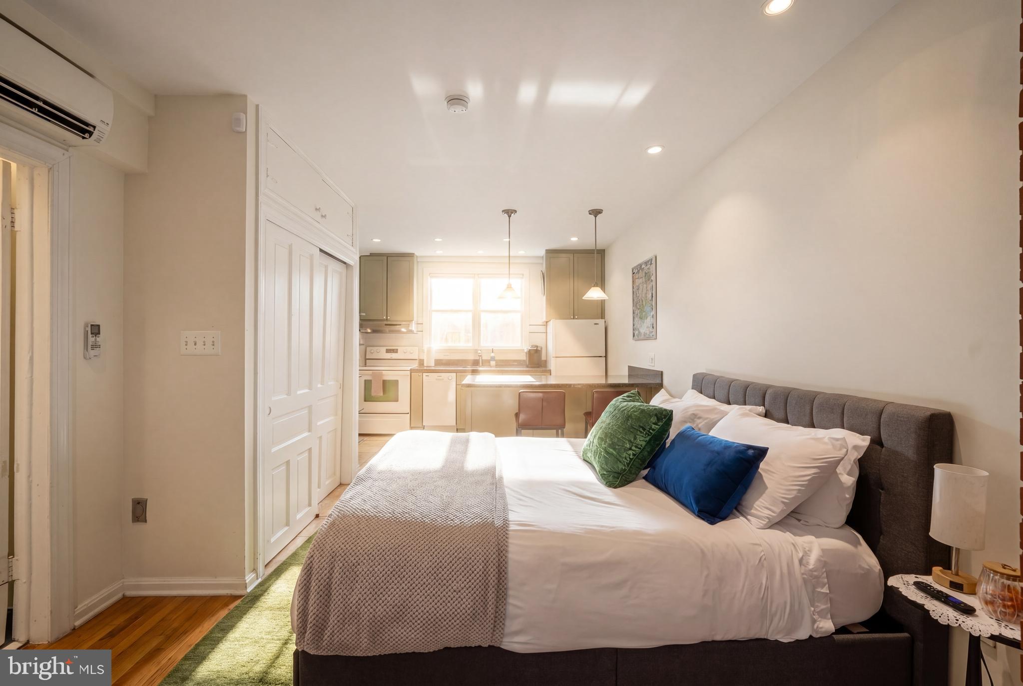 CAPITOL HILL - Residential