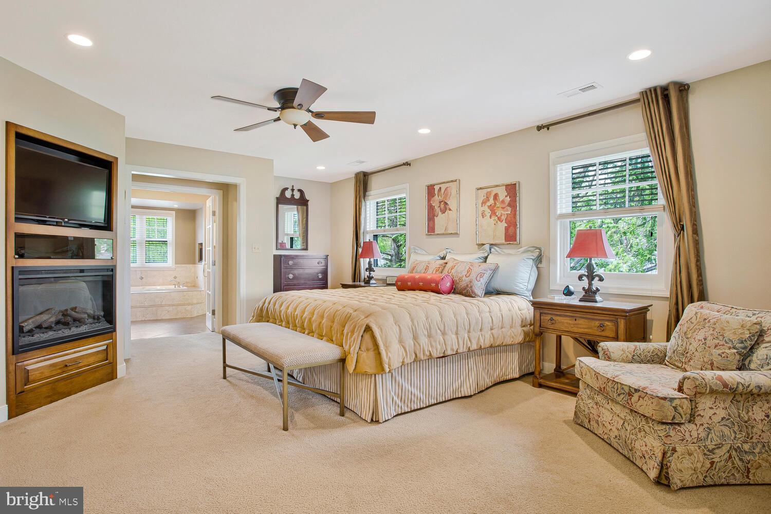 WOODLAND BEACH - Residential