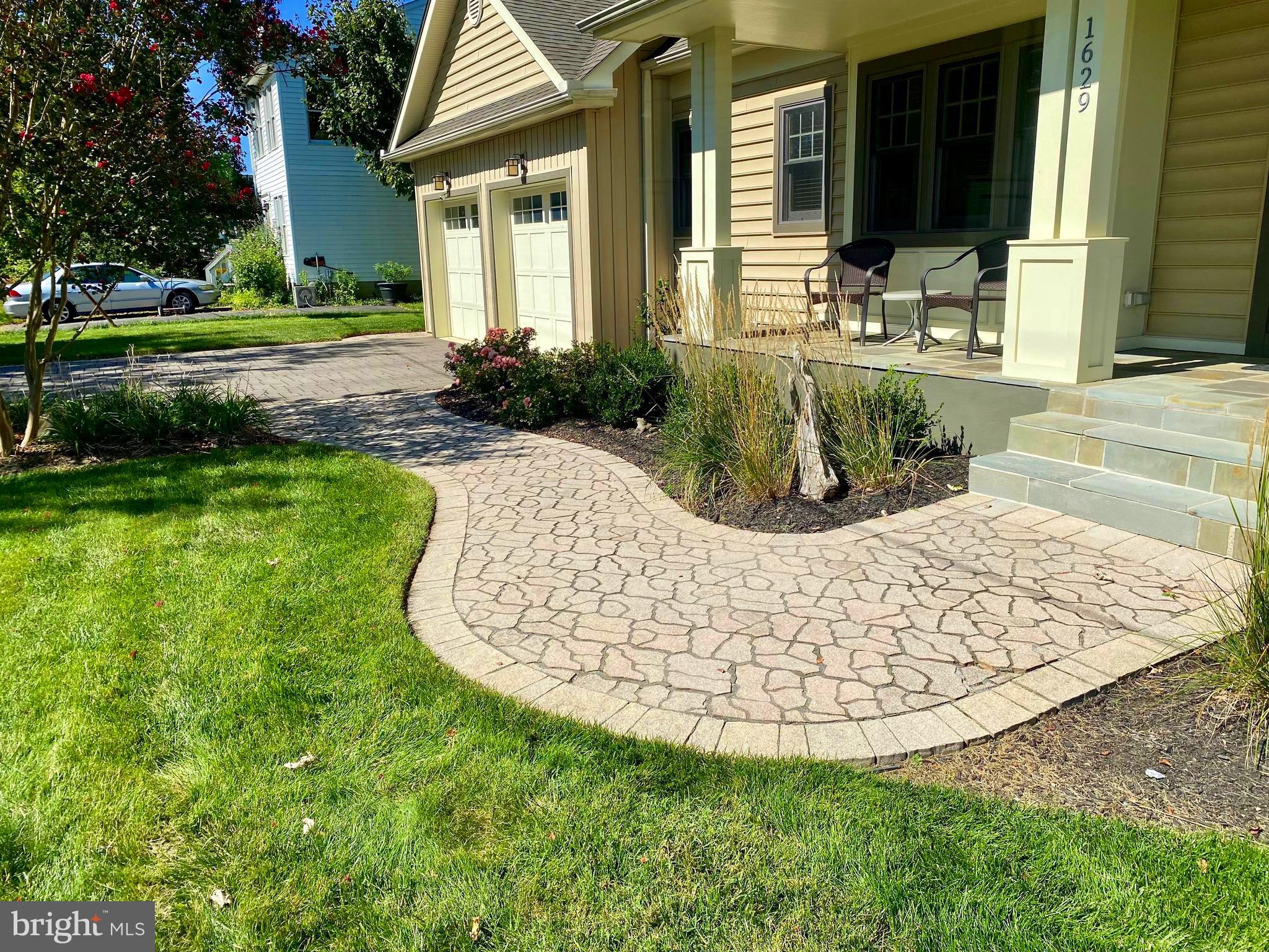 WOODLAND BEACH - Residential