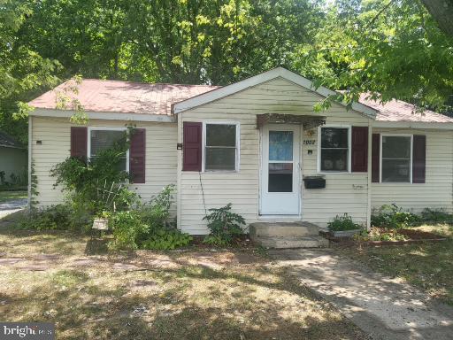 Here is a comfortable bungalow suitable for investors and first-time home buyers.   Located near southern end of Phillips St. in a quiet neighborhood amidst homes, three churches and open land.  Exterior has vinyl and aluminum, replacement windows and metal lifetime roof.  Interior has closed in front porch, 3 bedrooms, 1 bath, living room, den (or bedroom) and kitchen/dining area.  House is certified as lead paint free by MD Dept. of Environment so investors don't need inspections or rental fee payments.
MAJOR PRICE ADJUSTMENT WILL PLEASE BUYERS