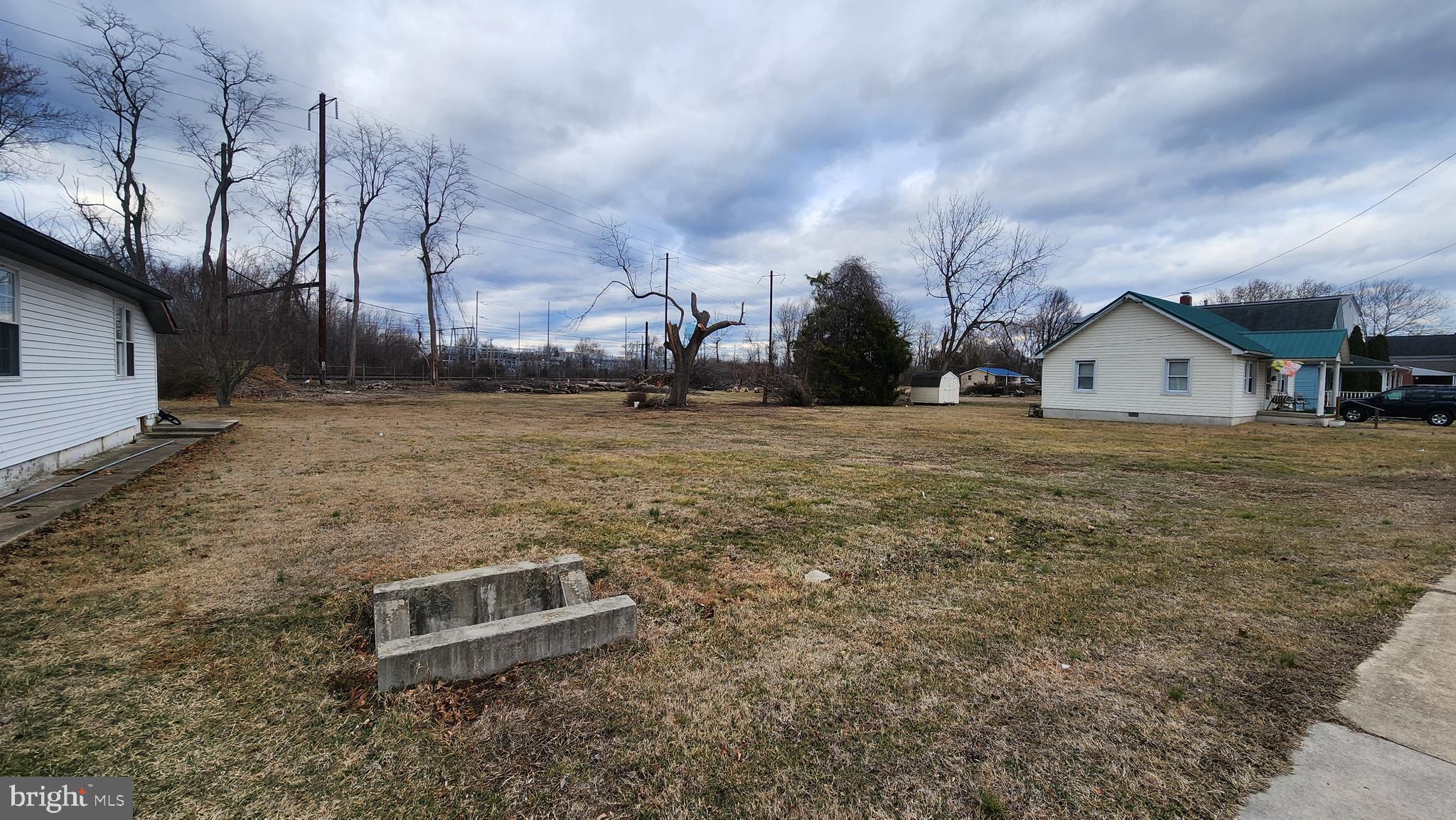 ELKTON - Land