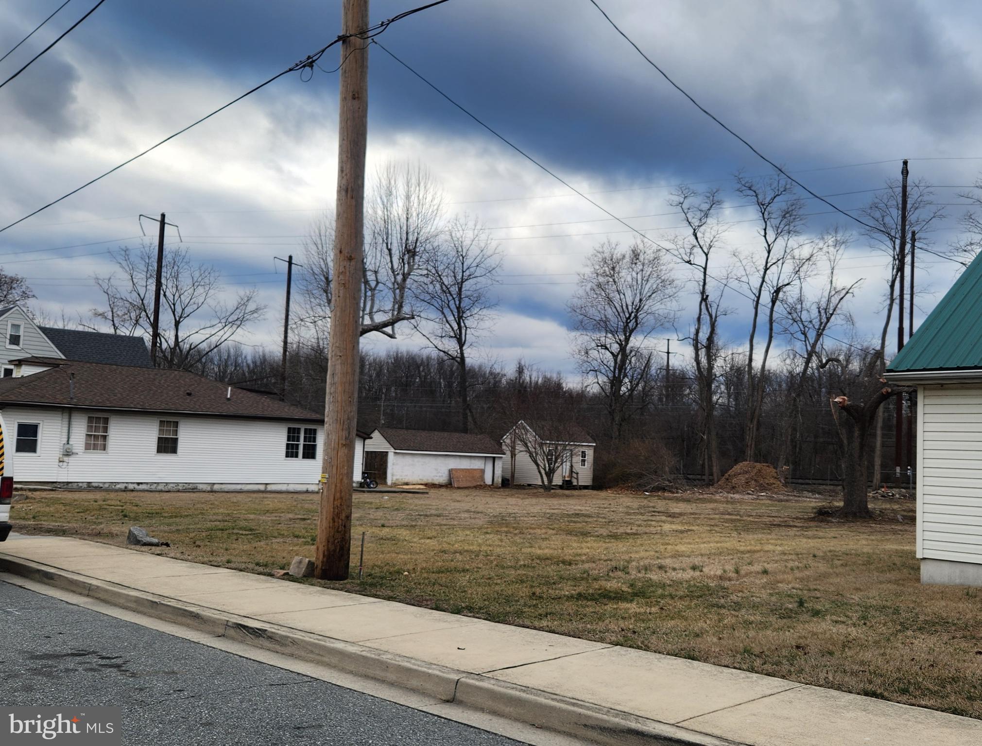 ELKTON - Land