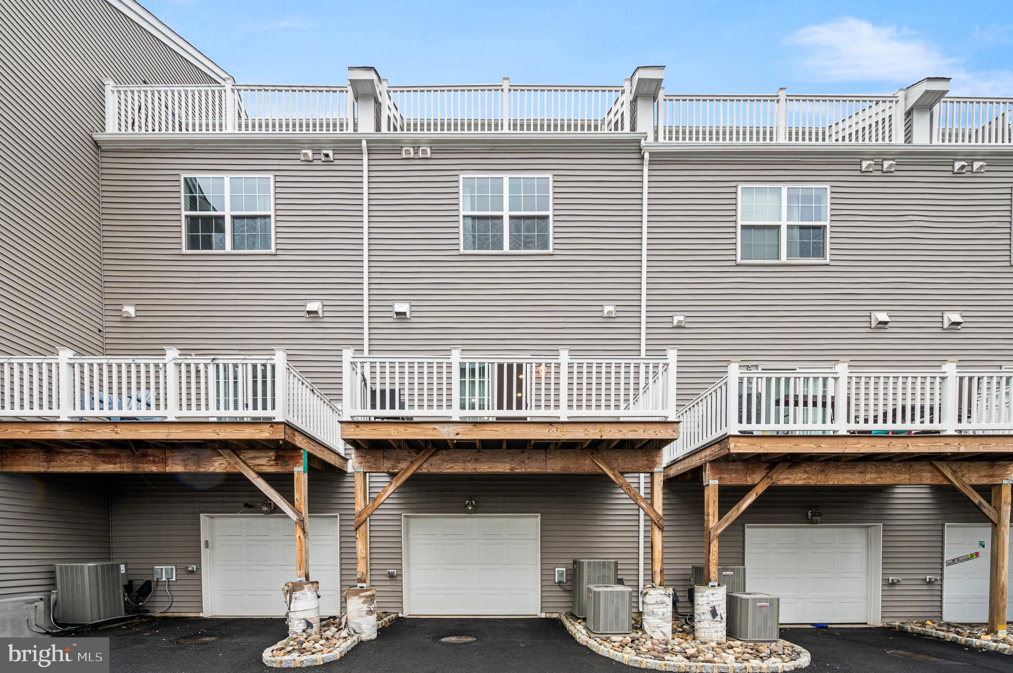 WATERSIDE - Residential