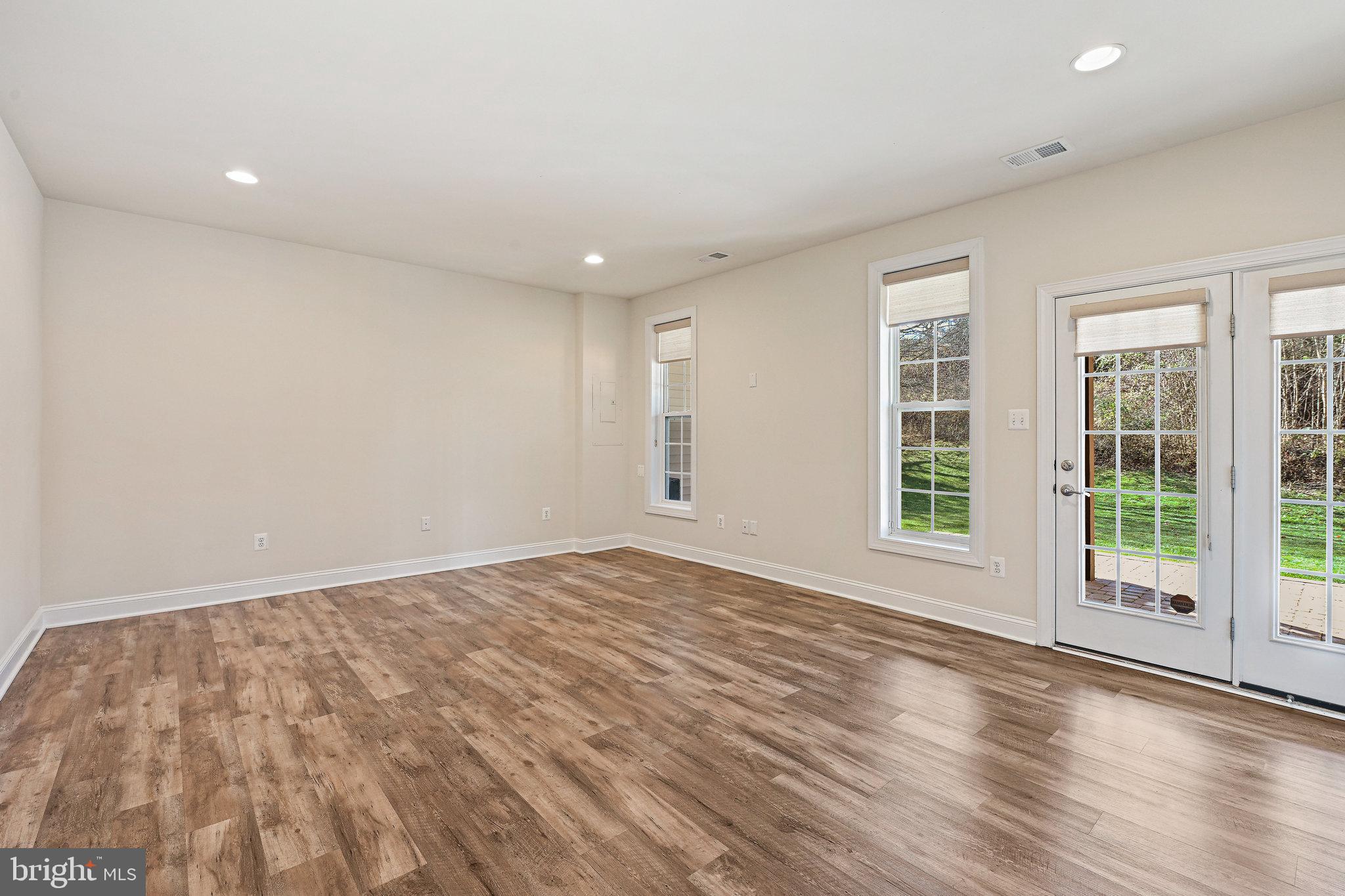 KINCAID FOREST - Residential Lease