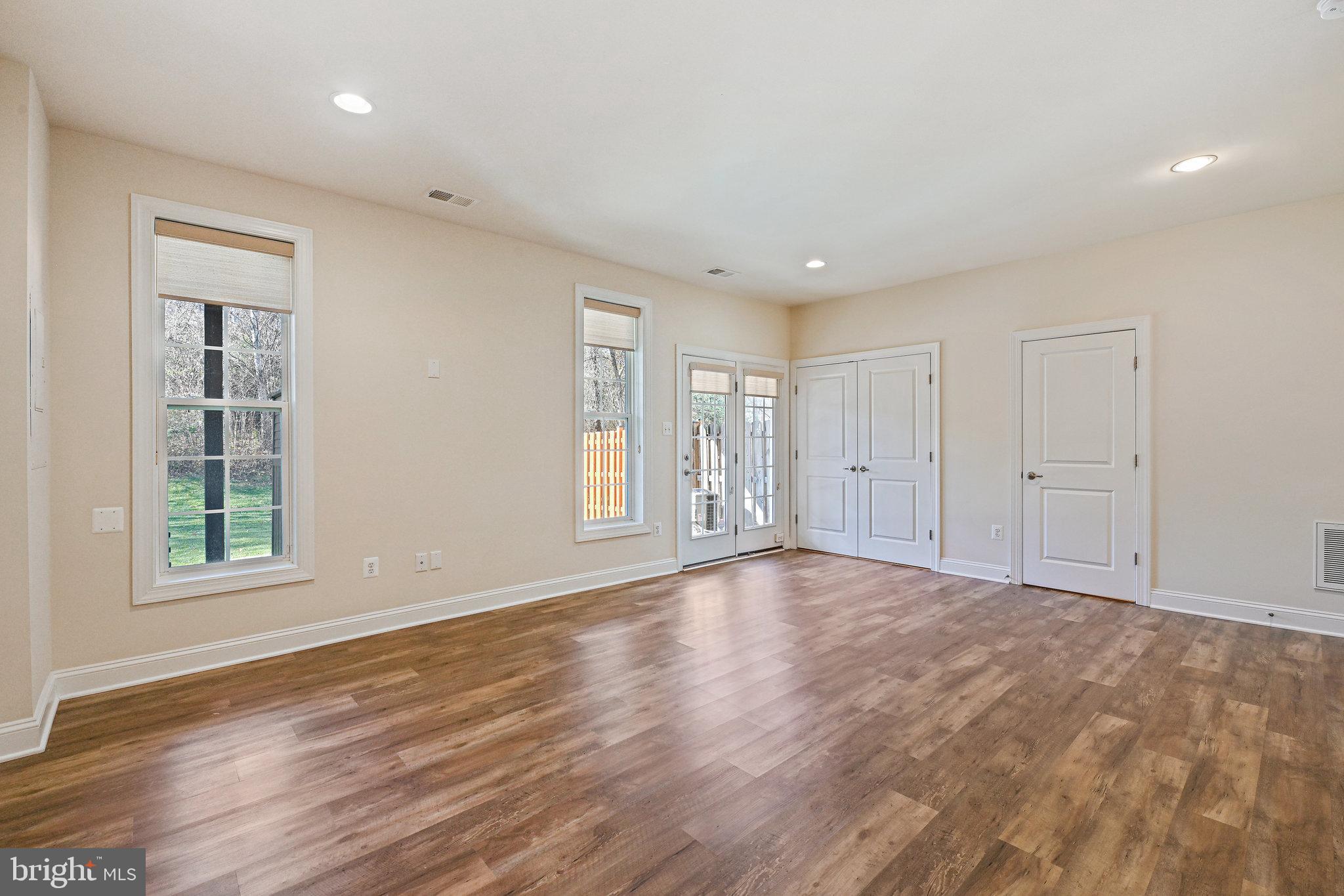 KINCAID FOREST - Residential Lease