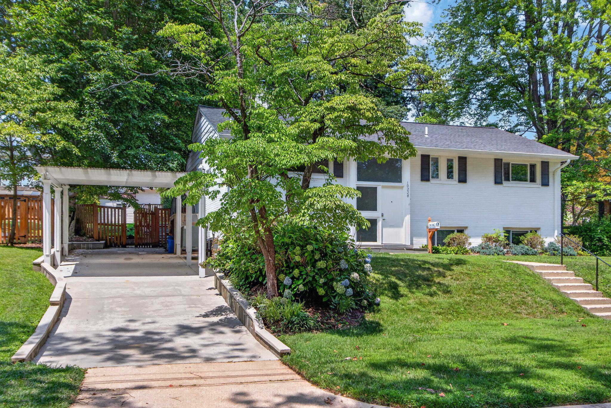 WILDWOOD MANOR - Residential