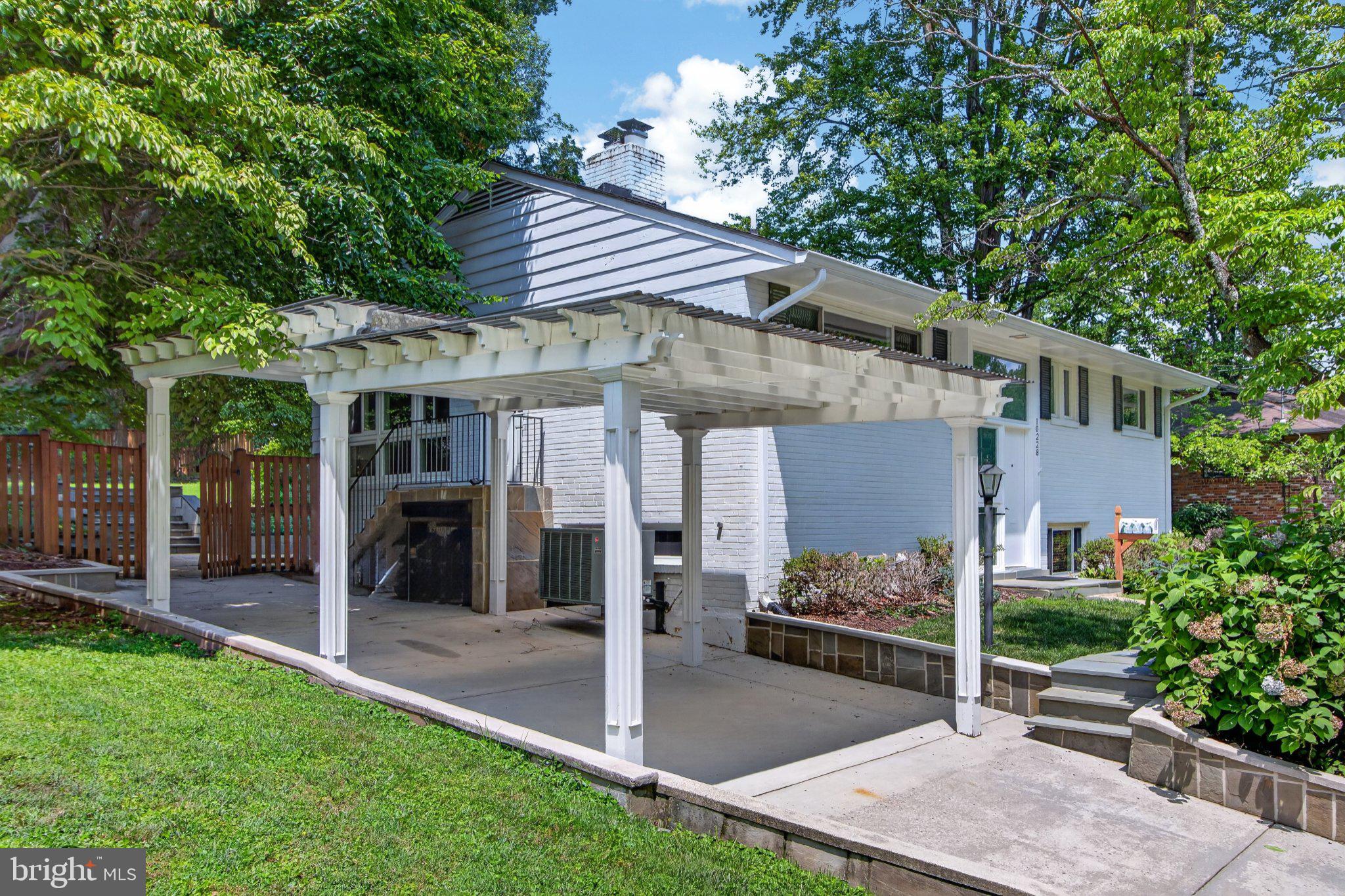 WILDWOOD MANOR - Residential
