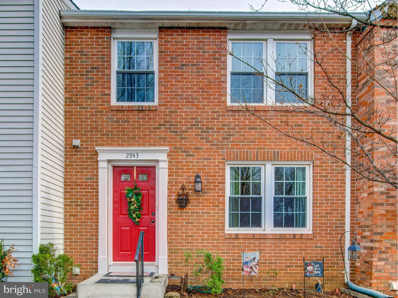 "3 Level" Brick Front TH, Nat Bright Lit Kitchen w/Stnls Steel Applcs & Fixtures, Granite Counters,Pantry, Walk-Out LL, Freshly Painted Neutral Thruout, New HVAC & HWT, Only 1.6mi to METRO &Few Blocks Shops, Cafes, Park, FX Top Rated Schools,Ceramic Entry, Large Closets,Carpeted Open Staircase & Built-Ins, 1-YR HOME WARRANTY! Easy Clean-Up Pergo Main Lvl Floors,Easy Access to Rt66 495 & 50