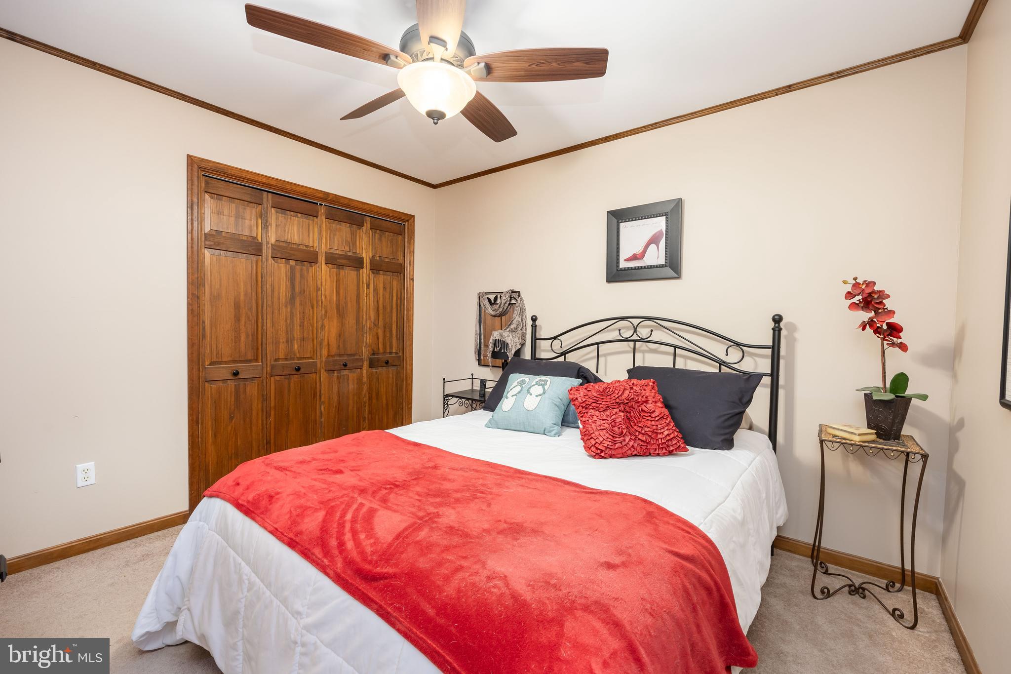 THE HOLLYS - Residential
