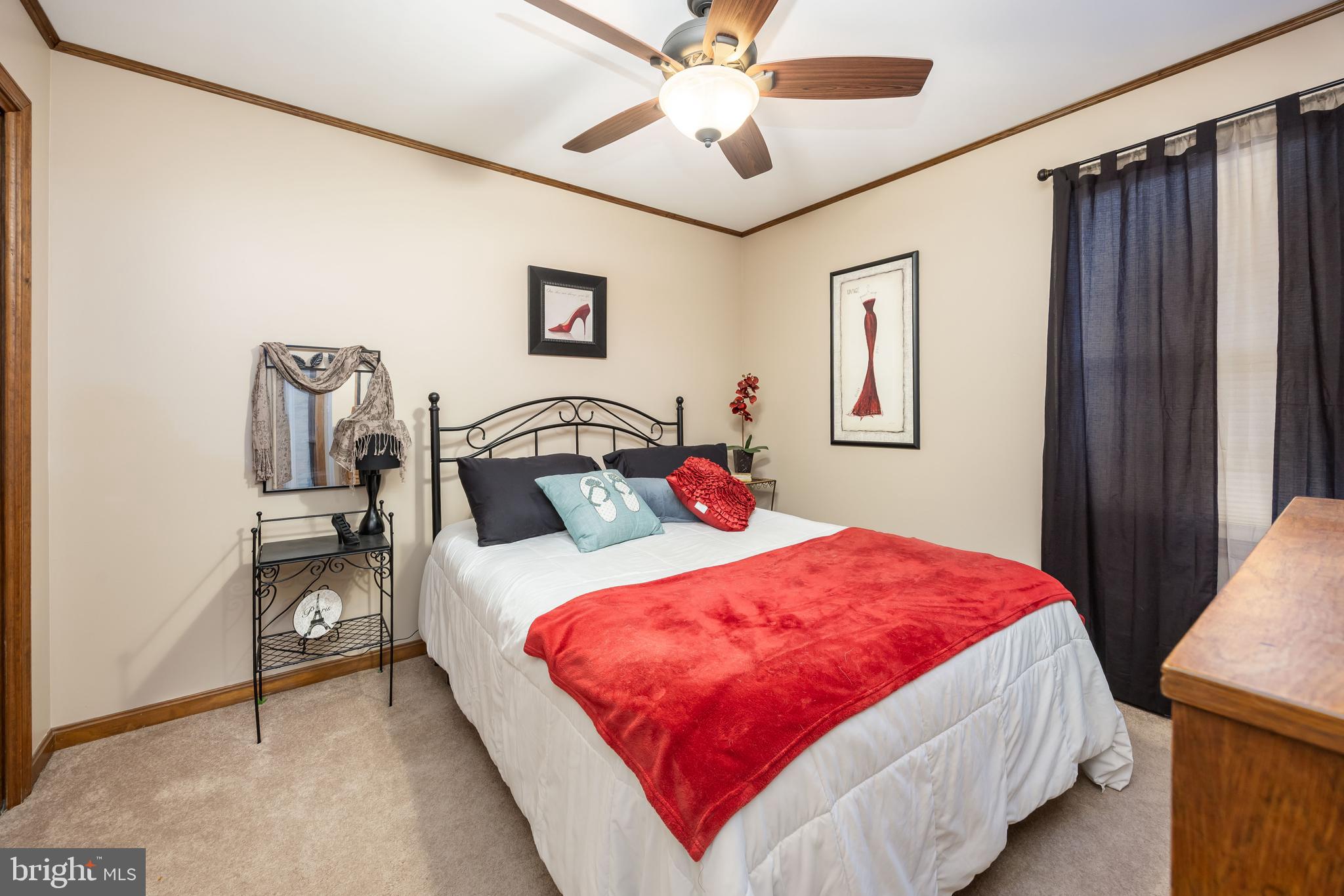 THE HOLLYS - Residential