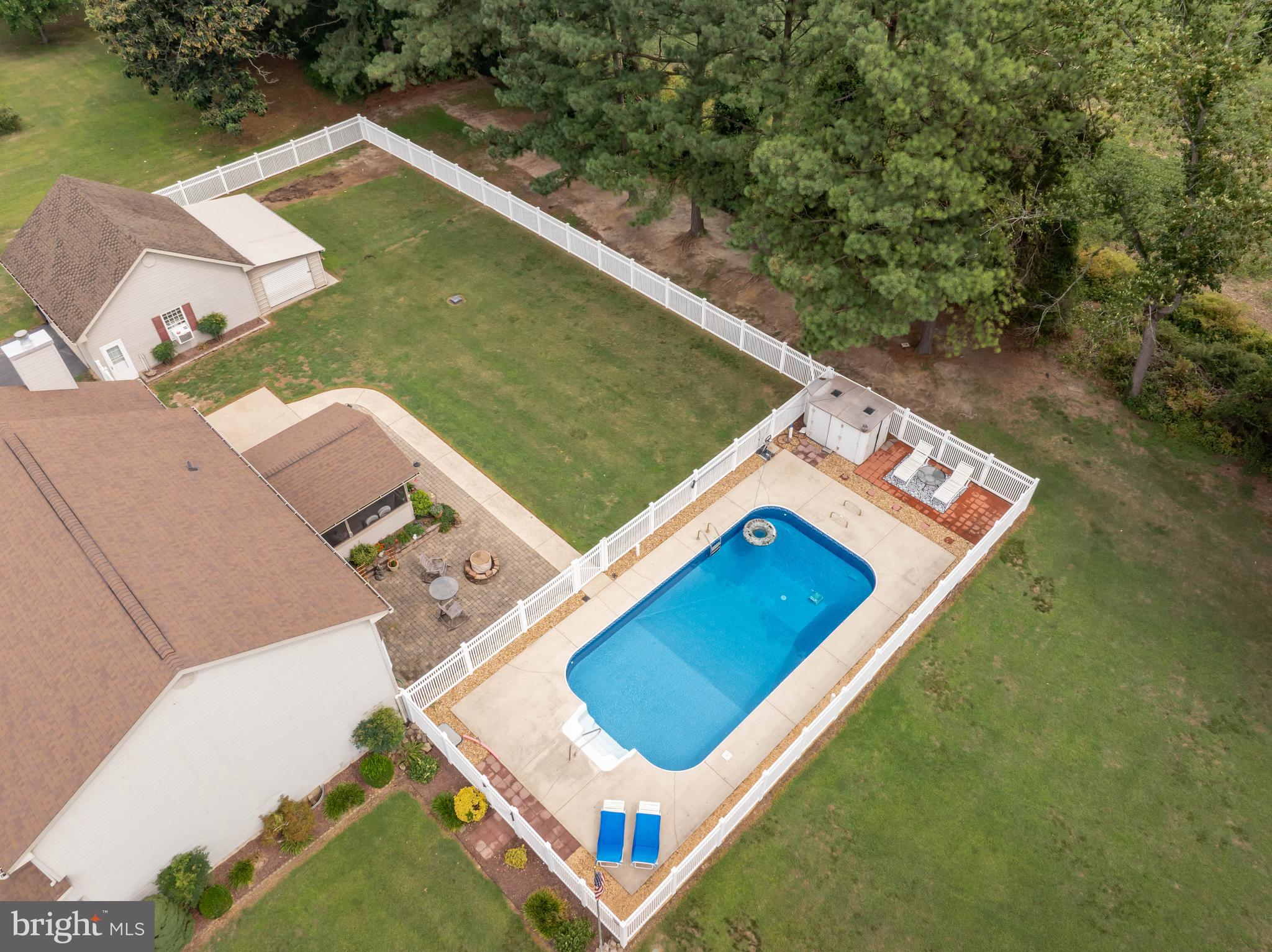 THE HOLLYS - Residential