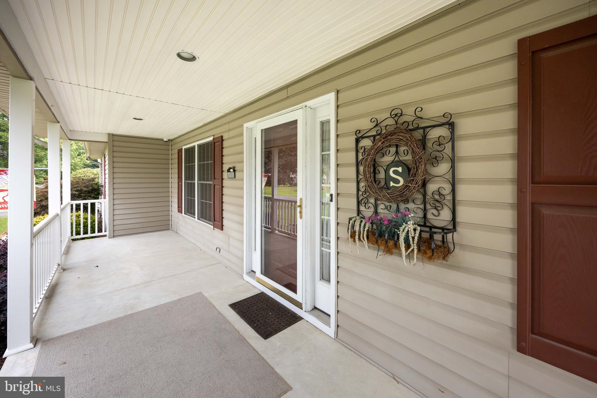 THE HOLLYS - Residential