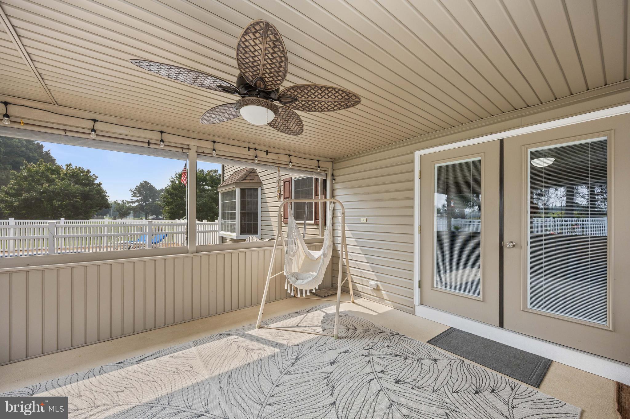 THE HOLLYS - Residential