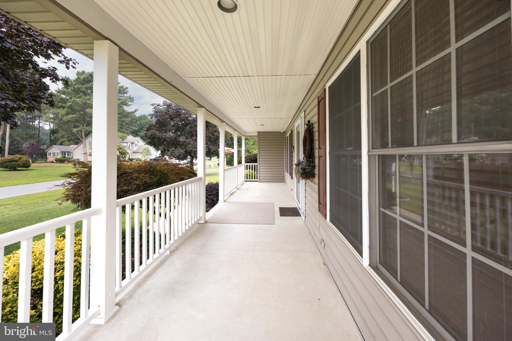 THE HOLLYS - Residential