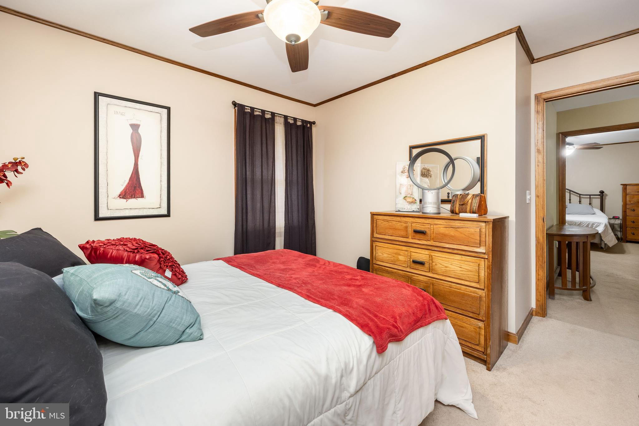 THE HOLLYS - Residential
