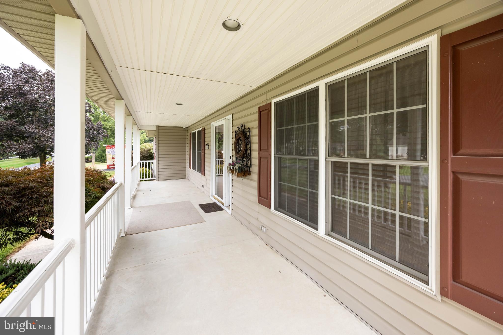 THE HOLLYS - Residential