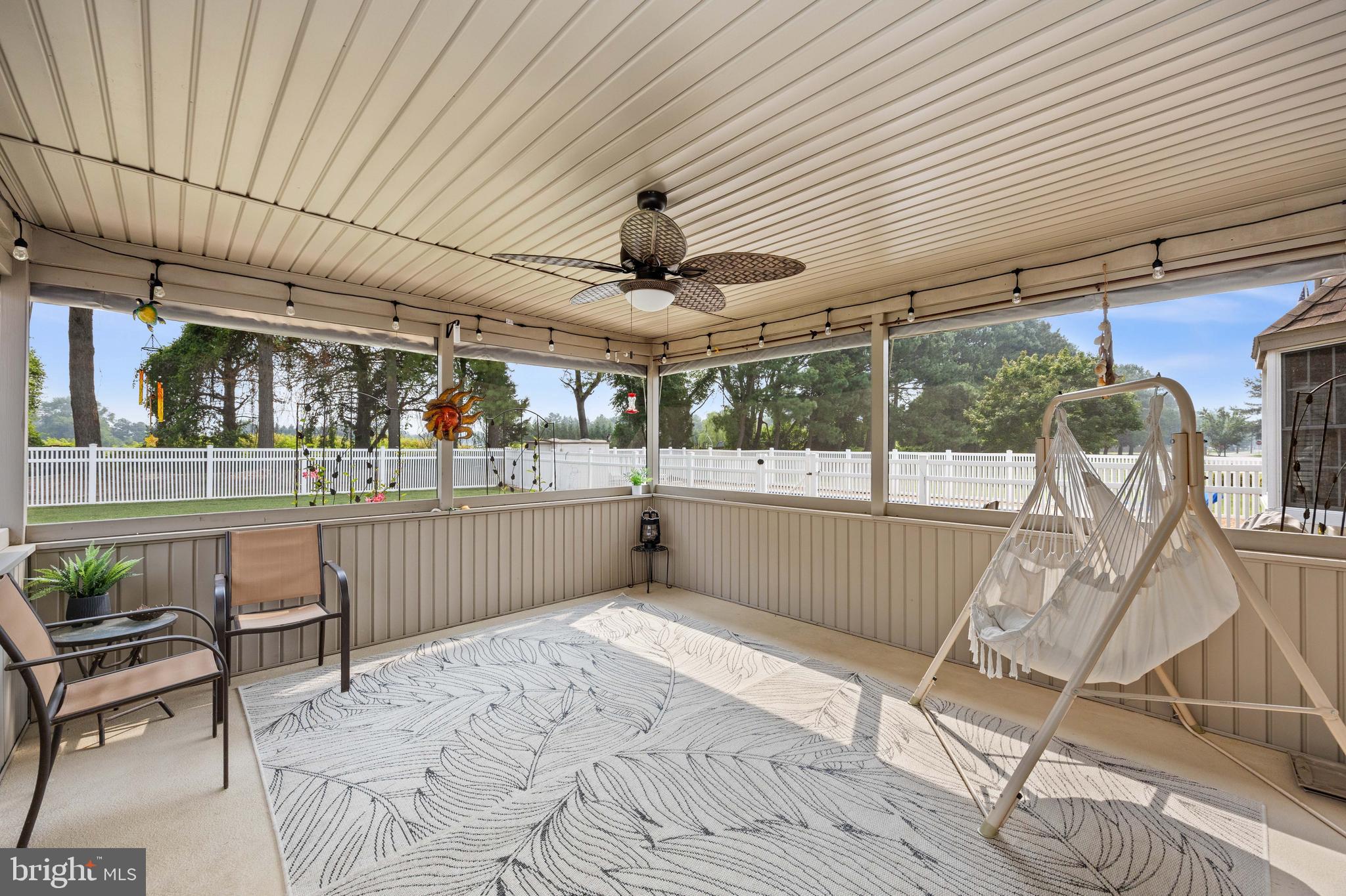 THE HOLLYS - Residential