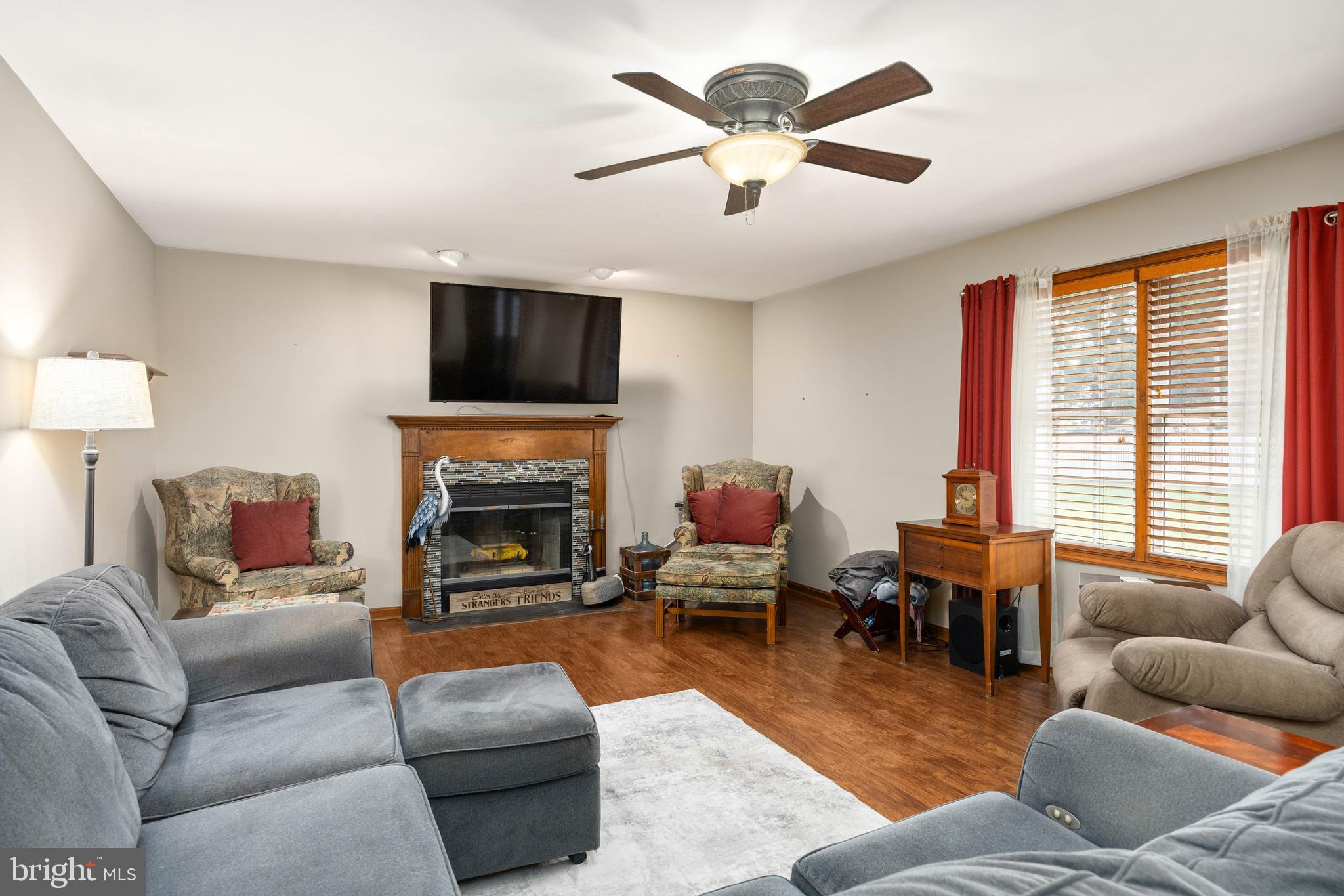 THE HOLLYS - Residential