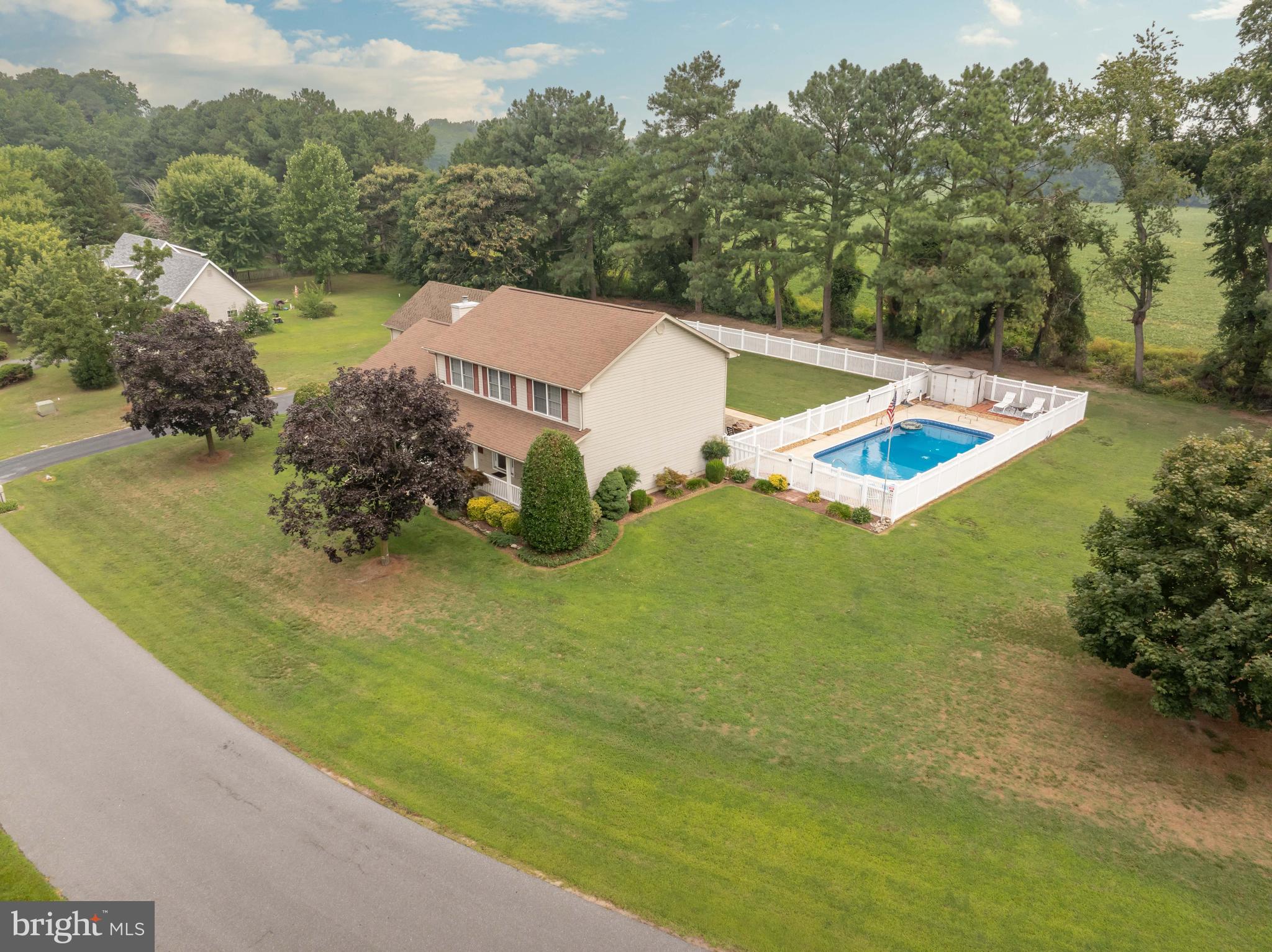 THE HOLLYS - Residential