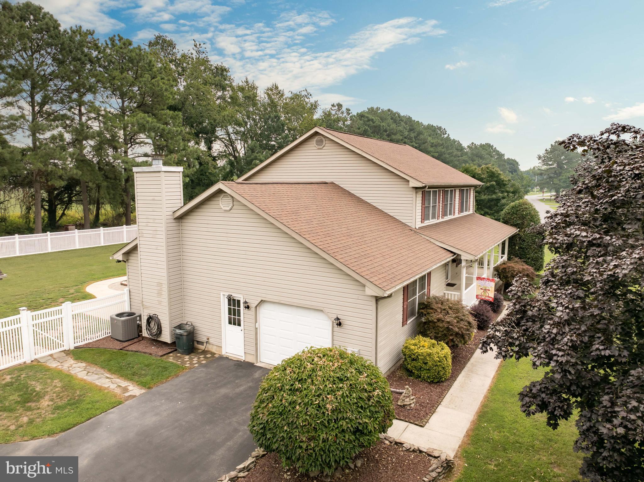 THE HOLLYS - Residential