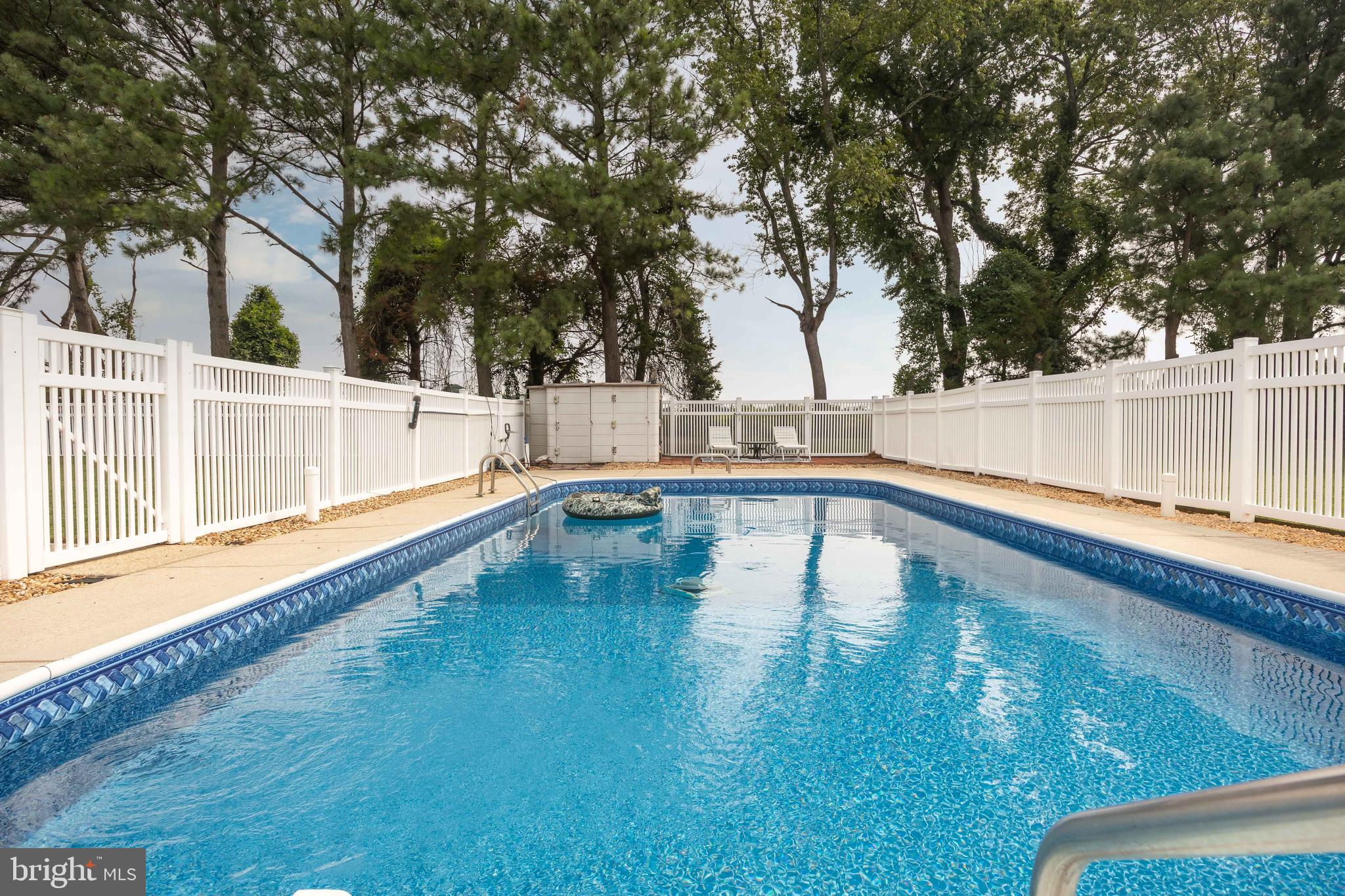 THE HOLLYS - Residential