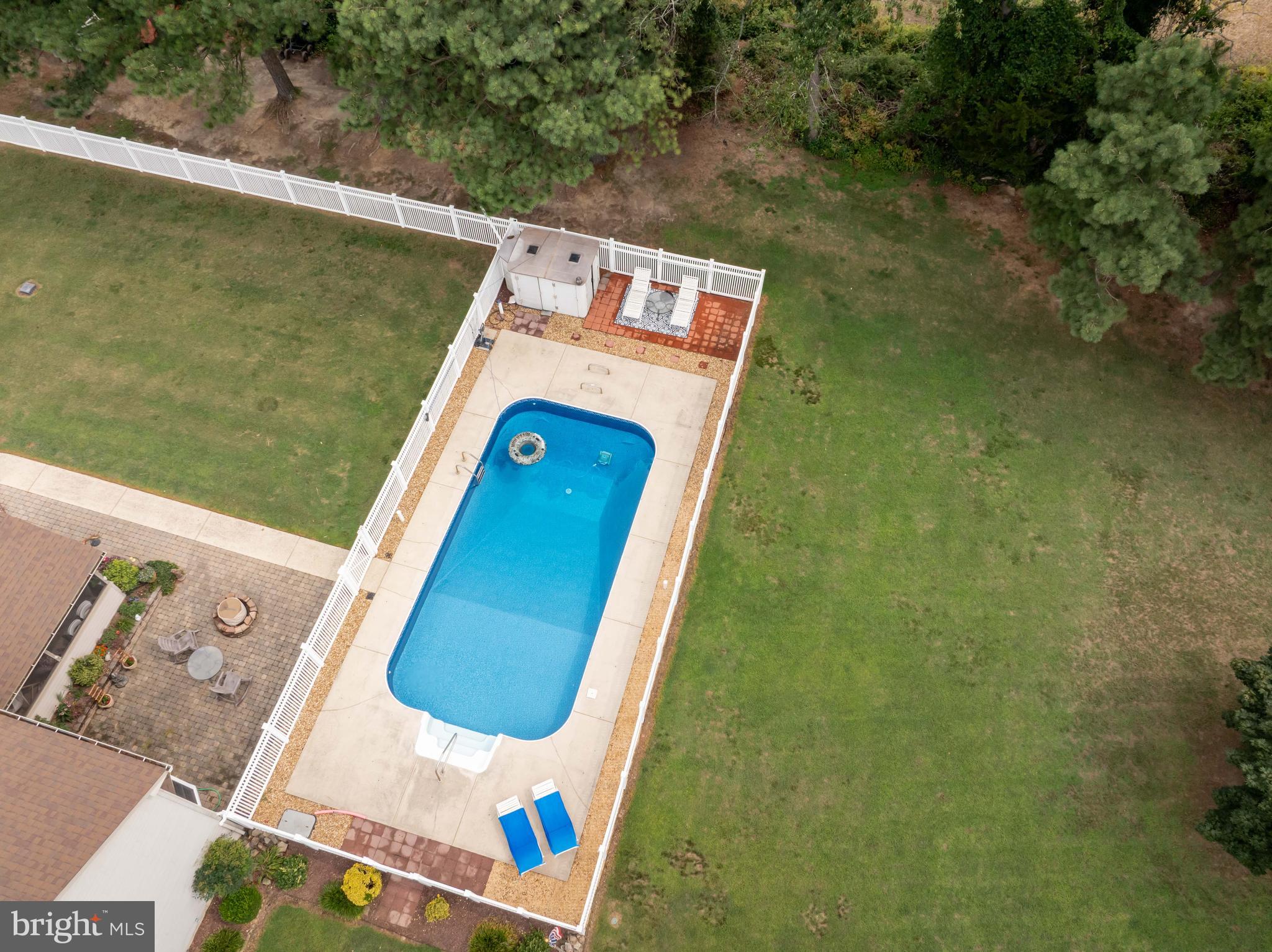 THE HOLLYS - Residential