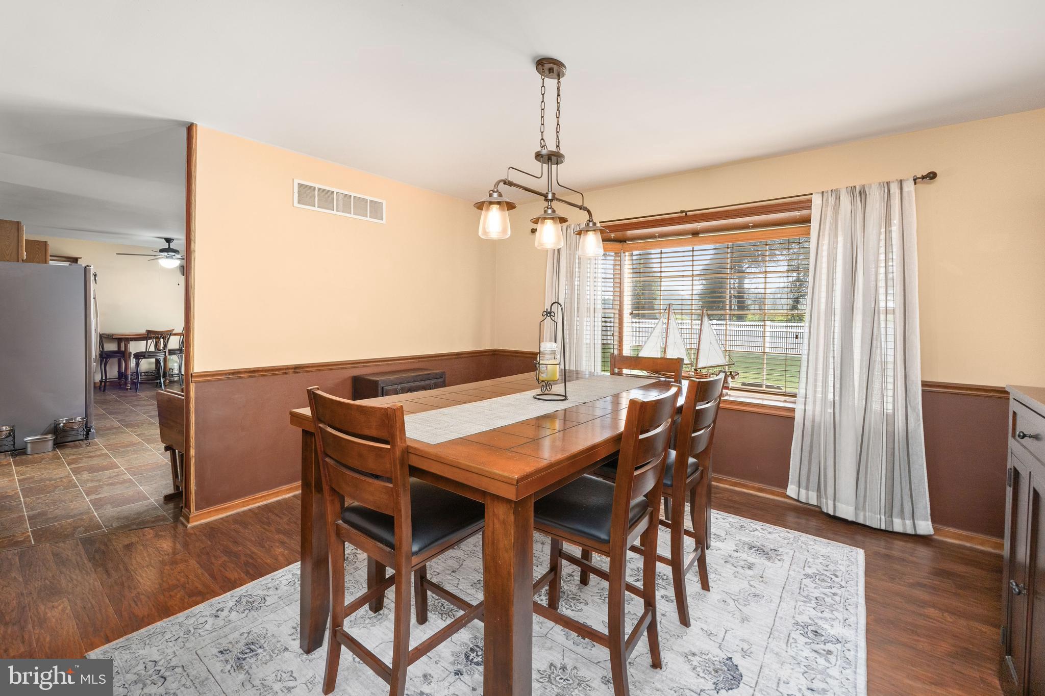 THE HOLLYS - Residential