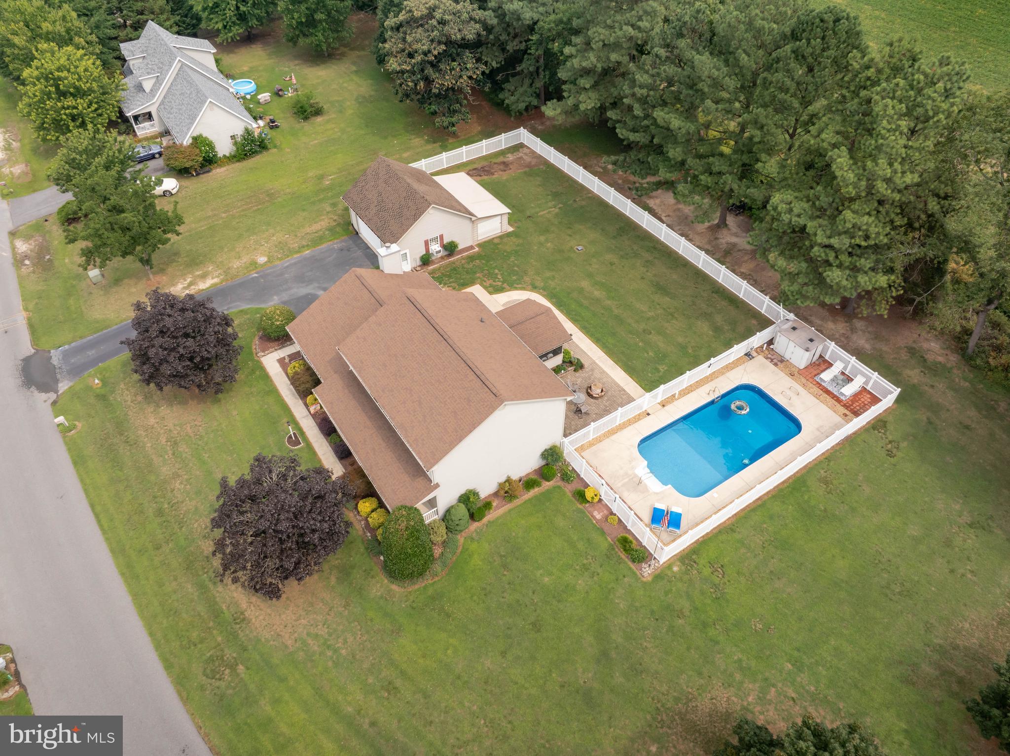 THE HOLLYS - Residential