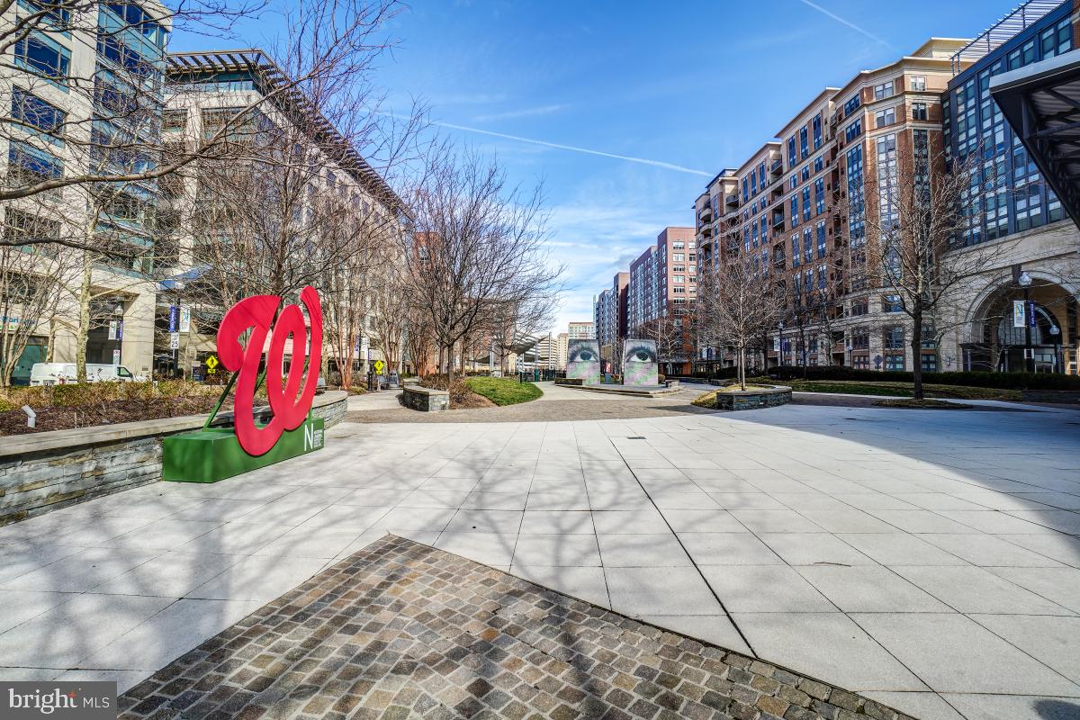 ECLIPSE ON CENTER PARK - Residential