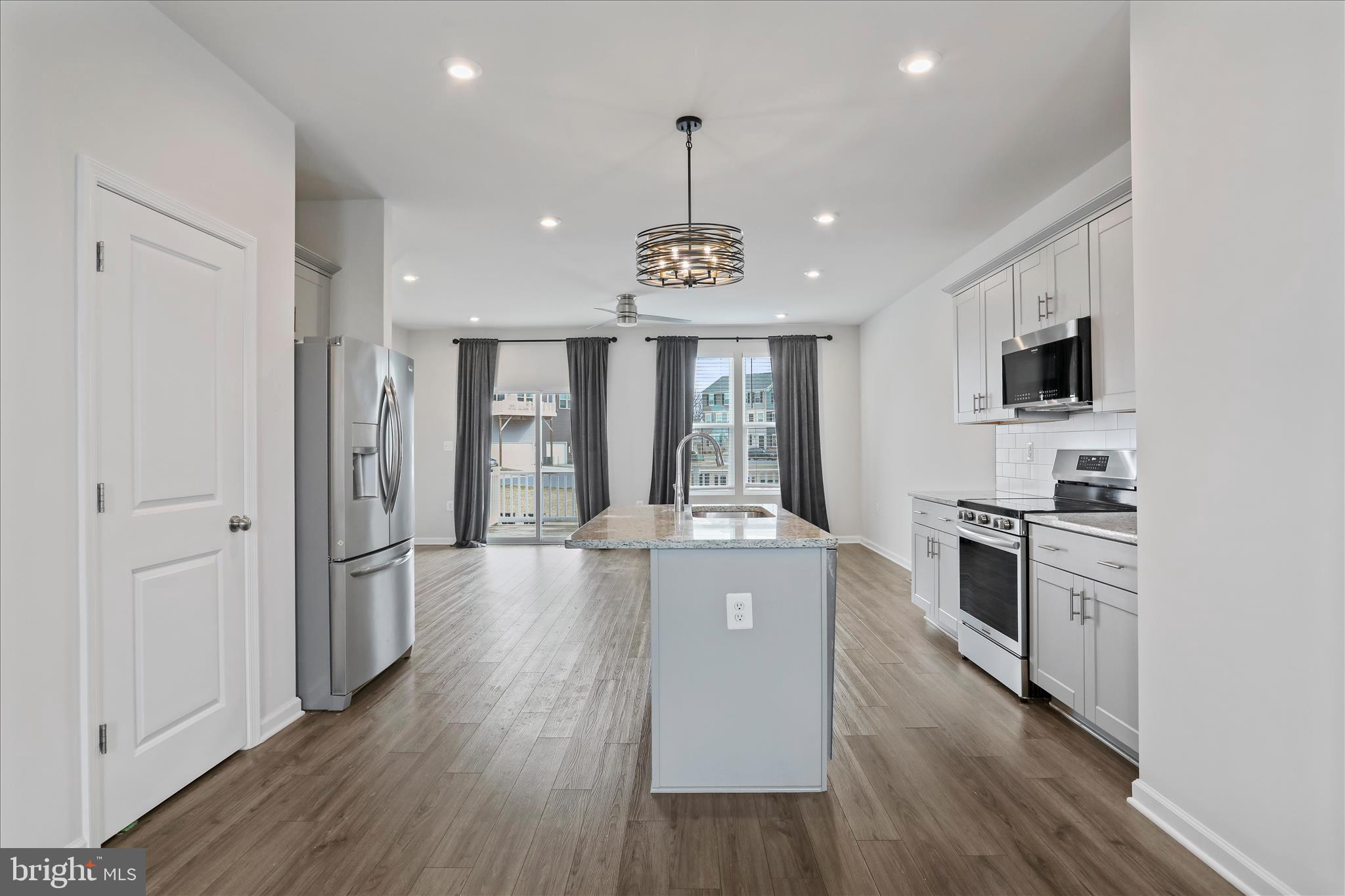PRESIDENTS POINTE - Residential