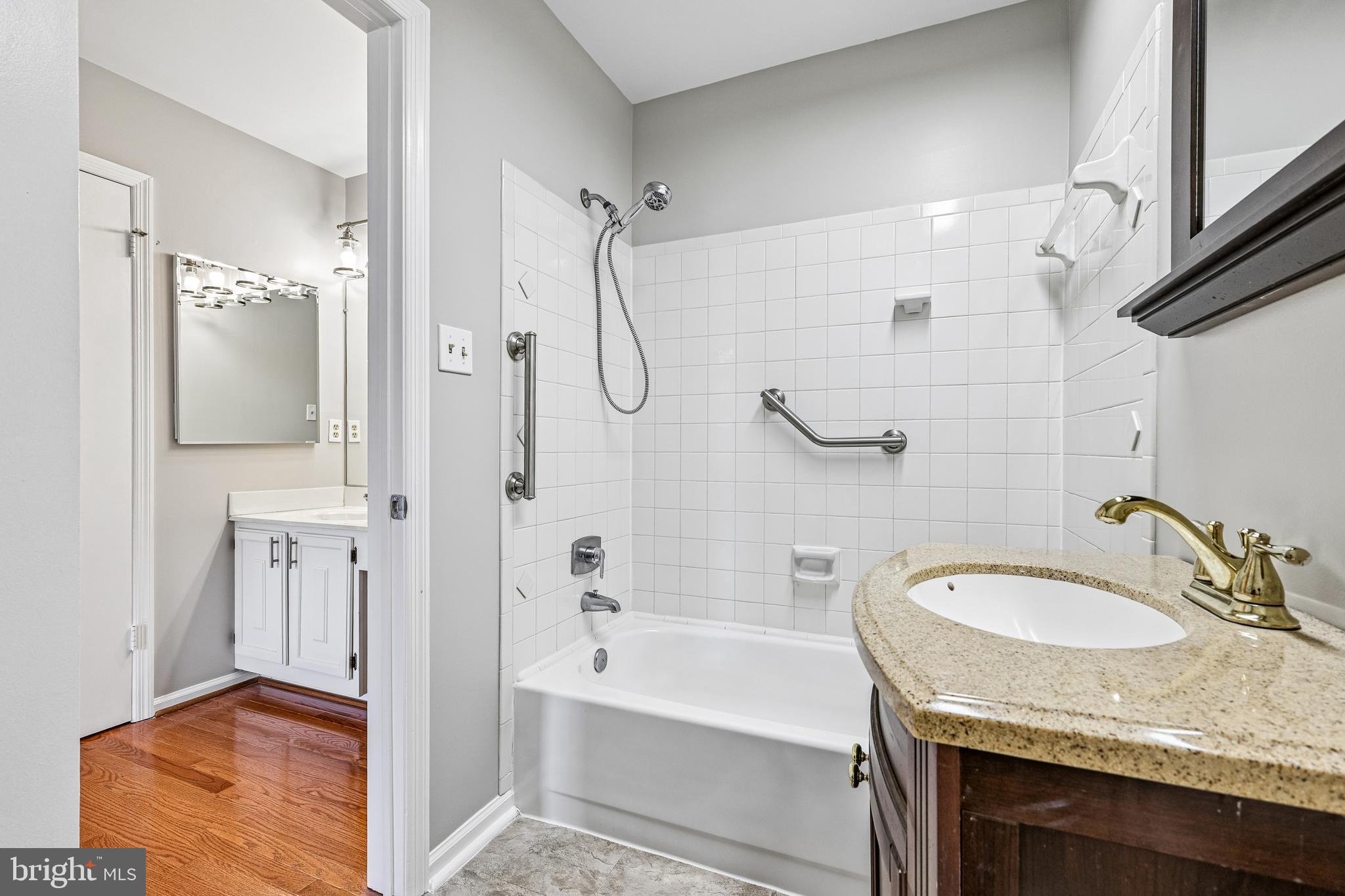 LAKE RIDGE - Residential