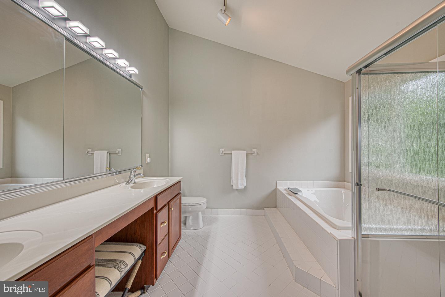 WILLIAMSBURG - Residential