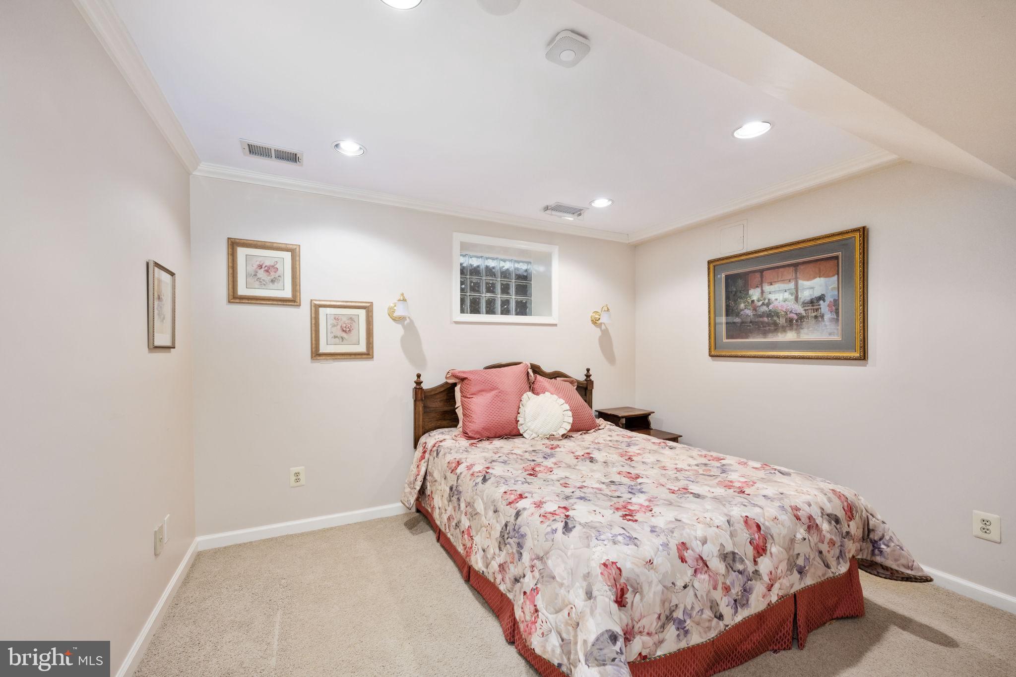 FAIRFAX CLUB ESTATES - Residential