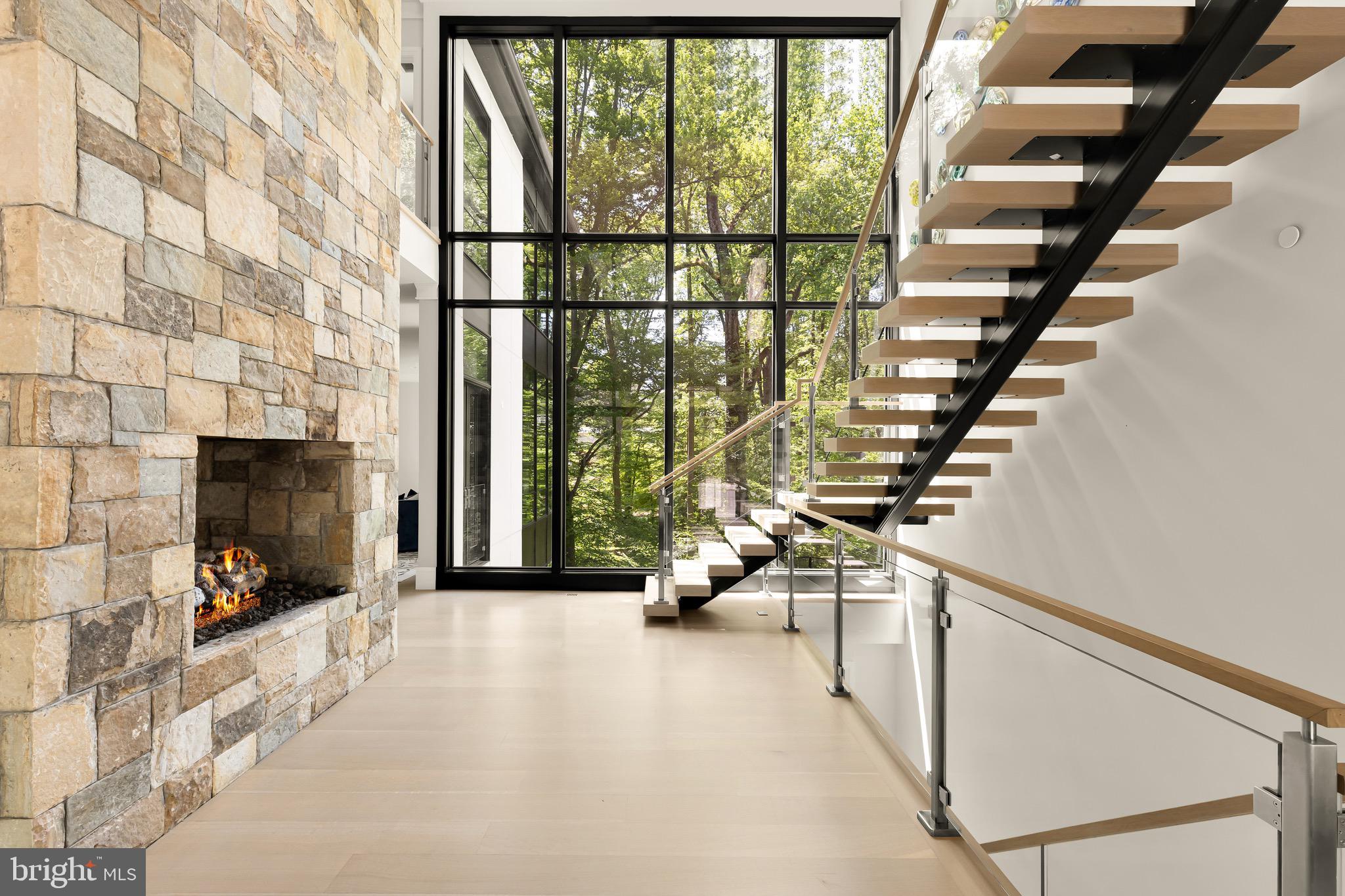 TULIP HILL - Residential