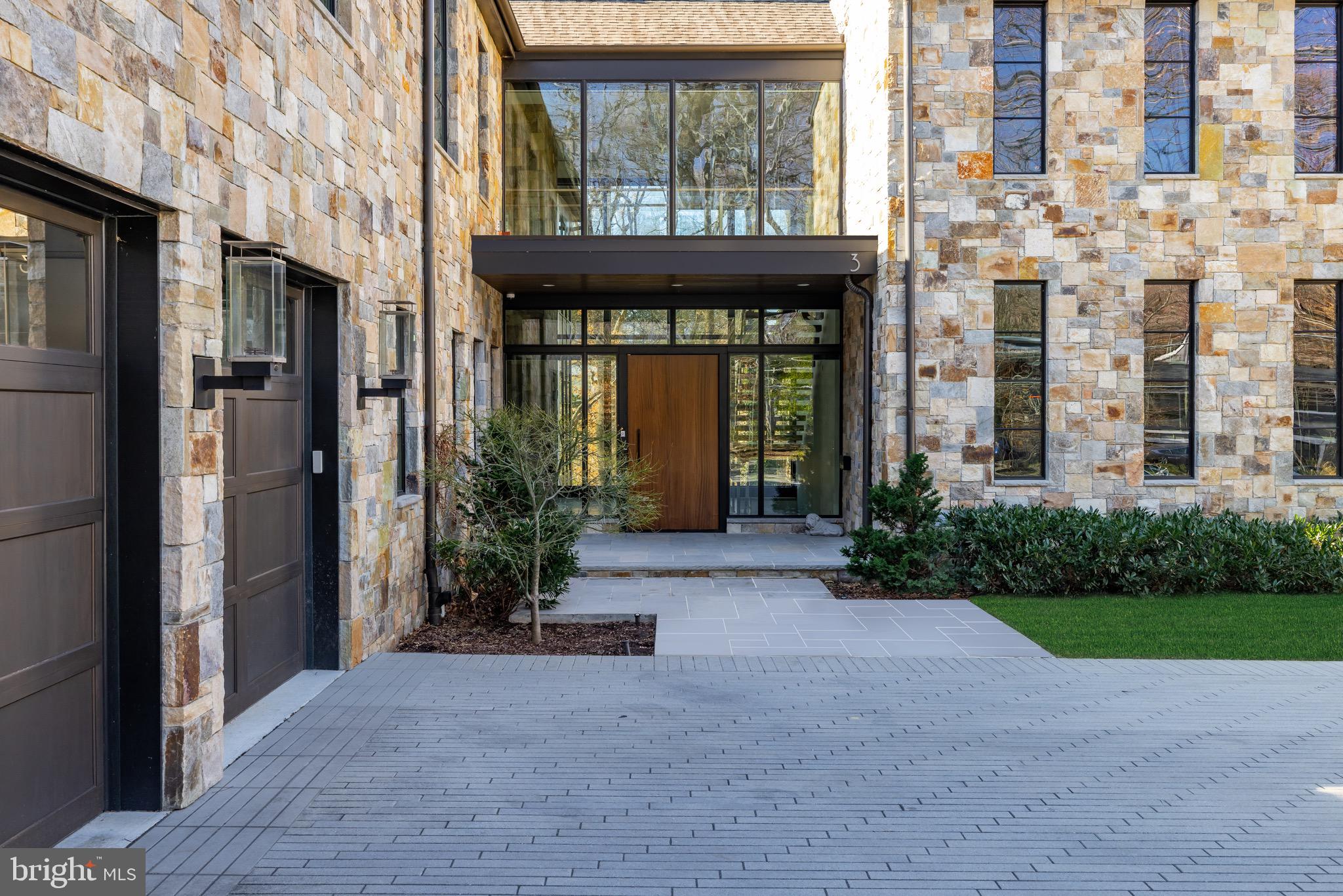 TULIP HILL - Residential