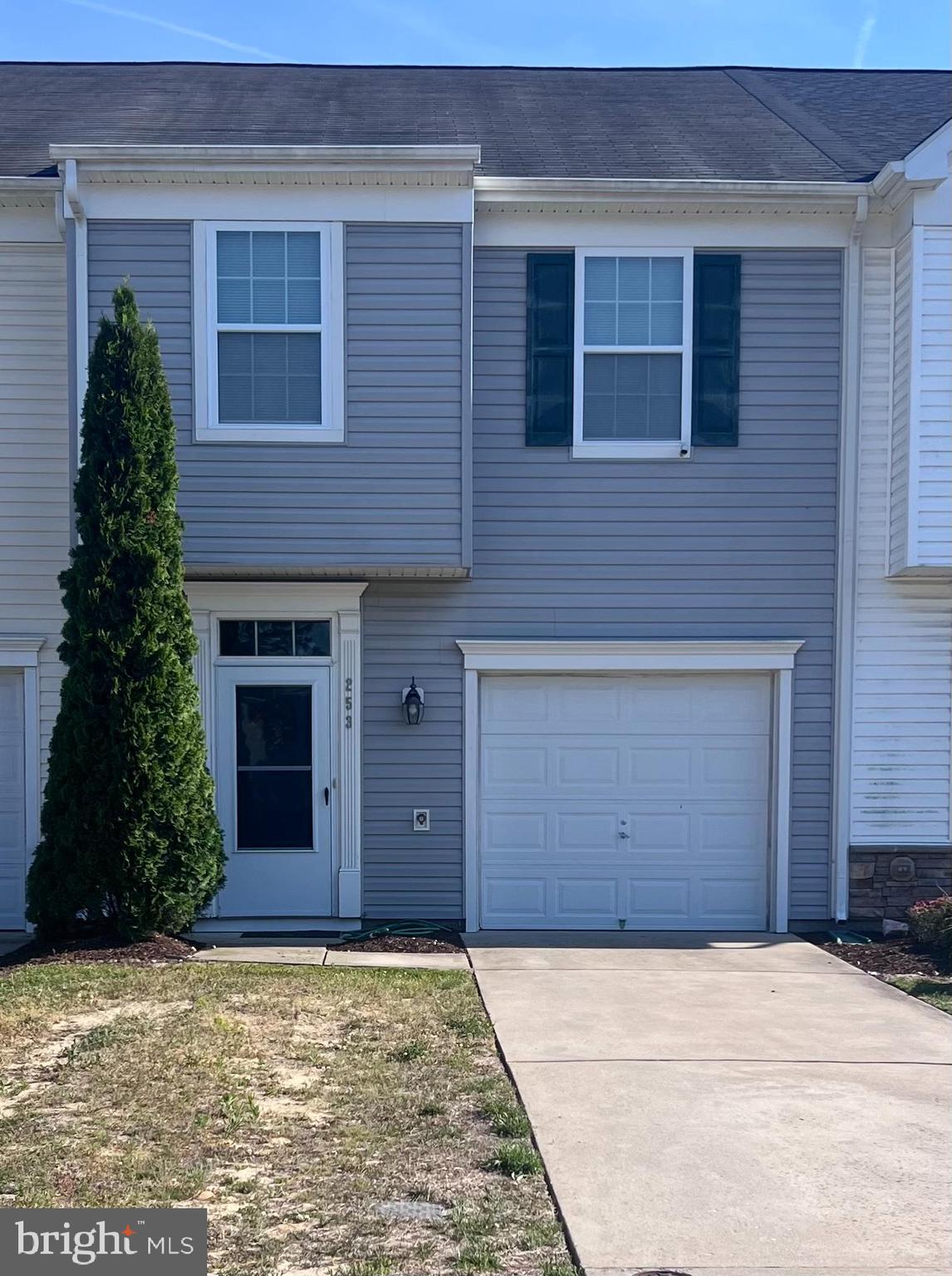 Come on by to check out your new townhome.  This three bed two and a half bath space is perfect for anyone of any age or stage of life; even an investor looking for their next rental property.  This townhome is just under 2000 sq ft, has plenty of windows to provide ample natural lighting and gives the privacy of an attached garage that leads directly into the foyer.  Located in the Colonial Village neighborhood which is in close proximity to the Fruitland Police Department as well as a playground and ball fields. Less than a five-minute drive to local shopping and schools.  

Tierra Mumford is the co-listing agent on this property and the primary contact.