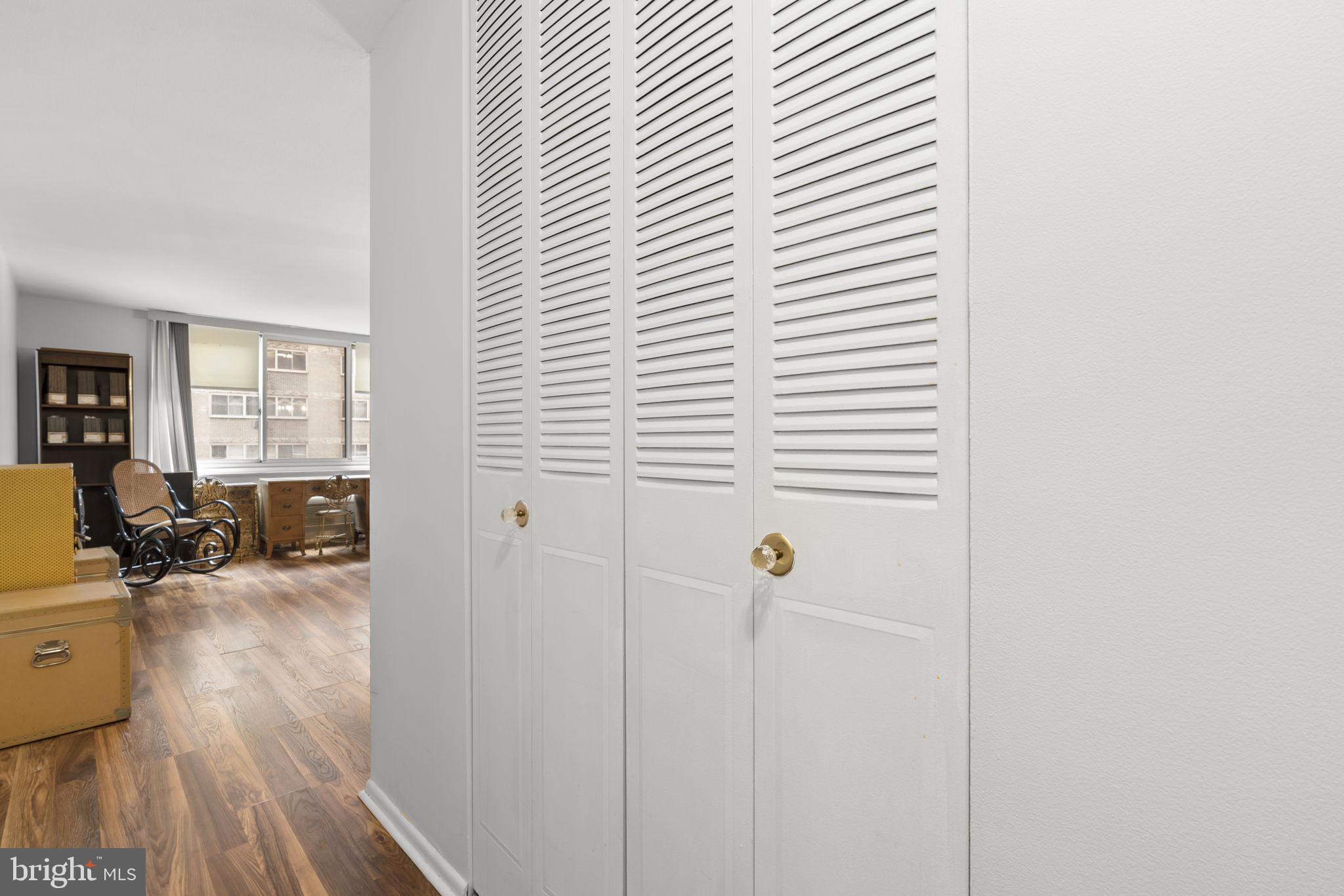 LOGAN SQUARE - Residential