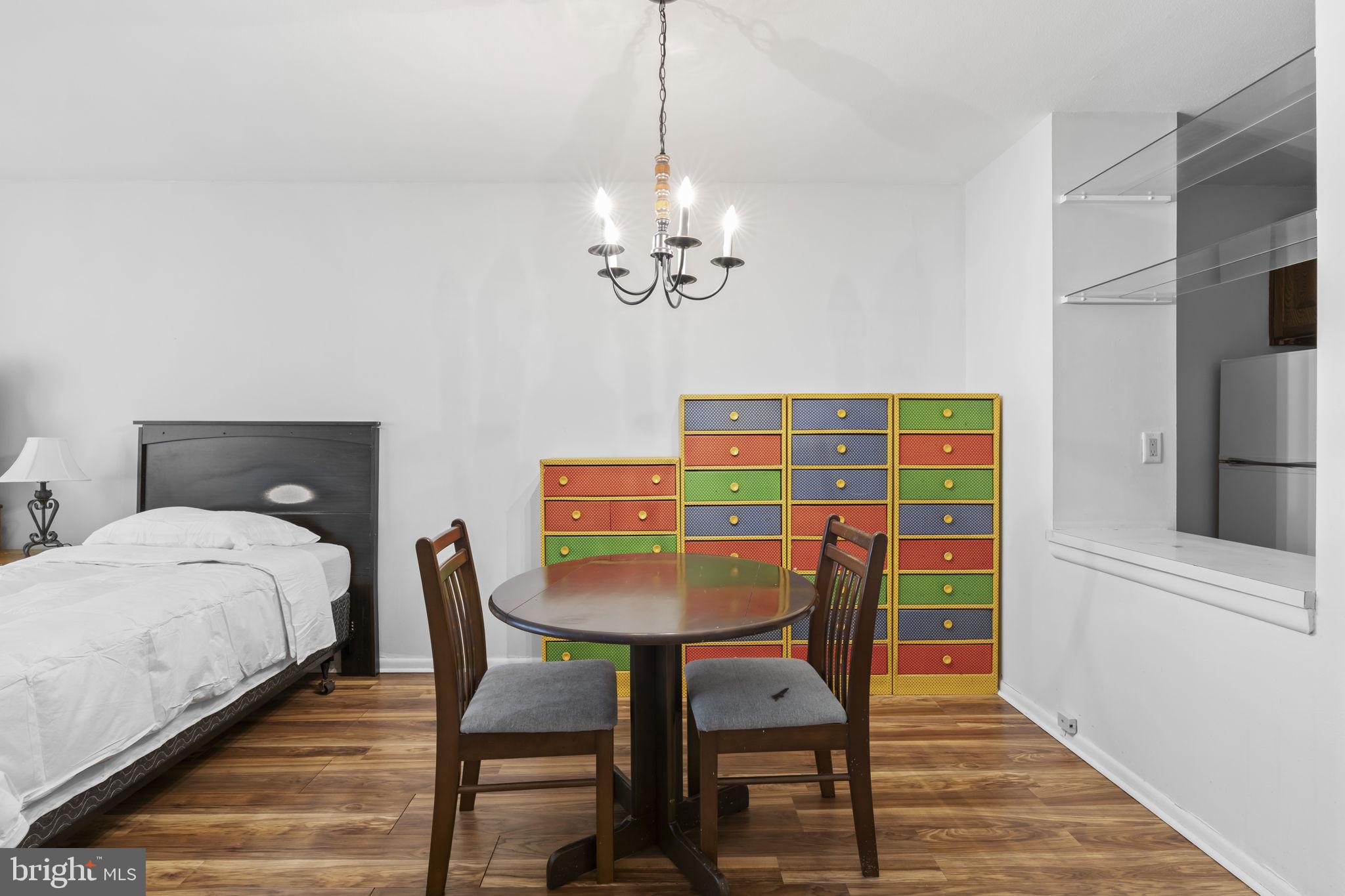 LOGAN SQUARE - Residential