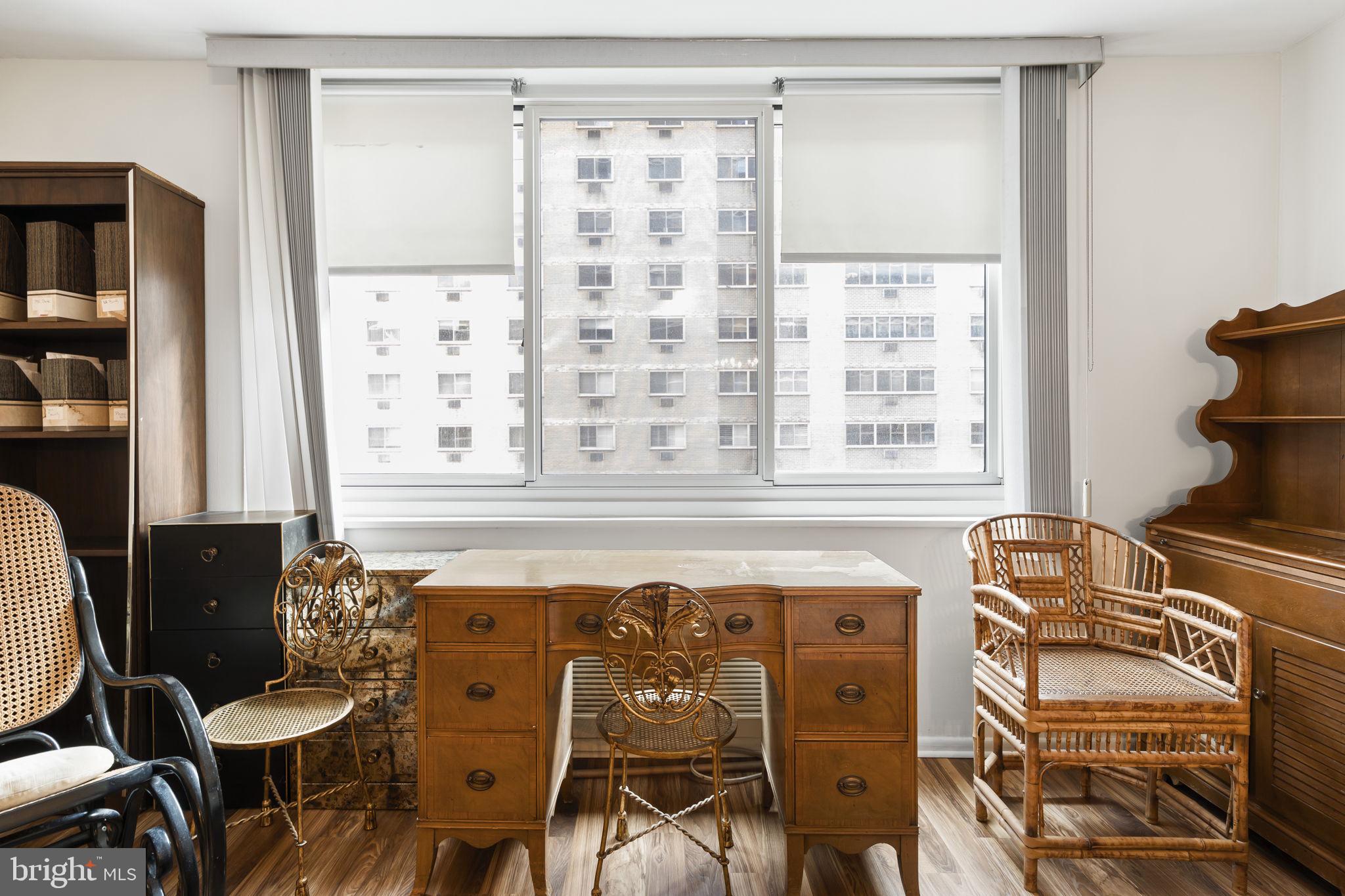 LOGAN SQUARE - Residential