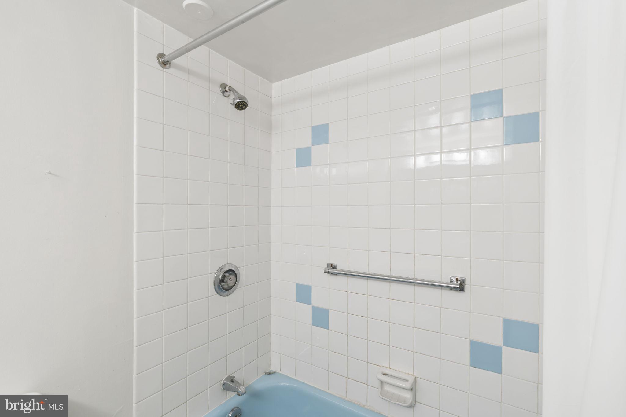 LOGAN SQUARE - Residential