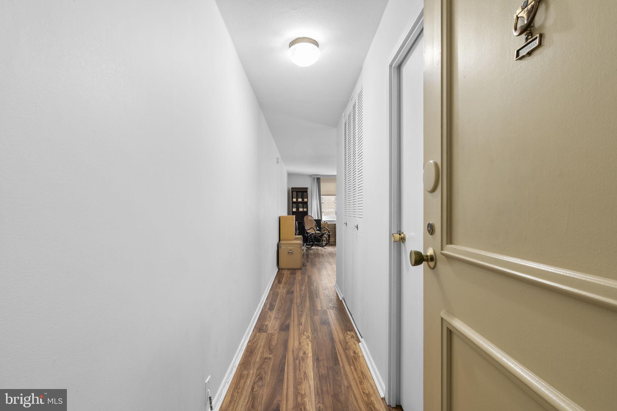 LOGAN SQUARE - Residential