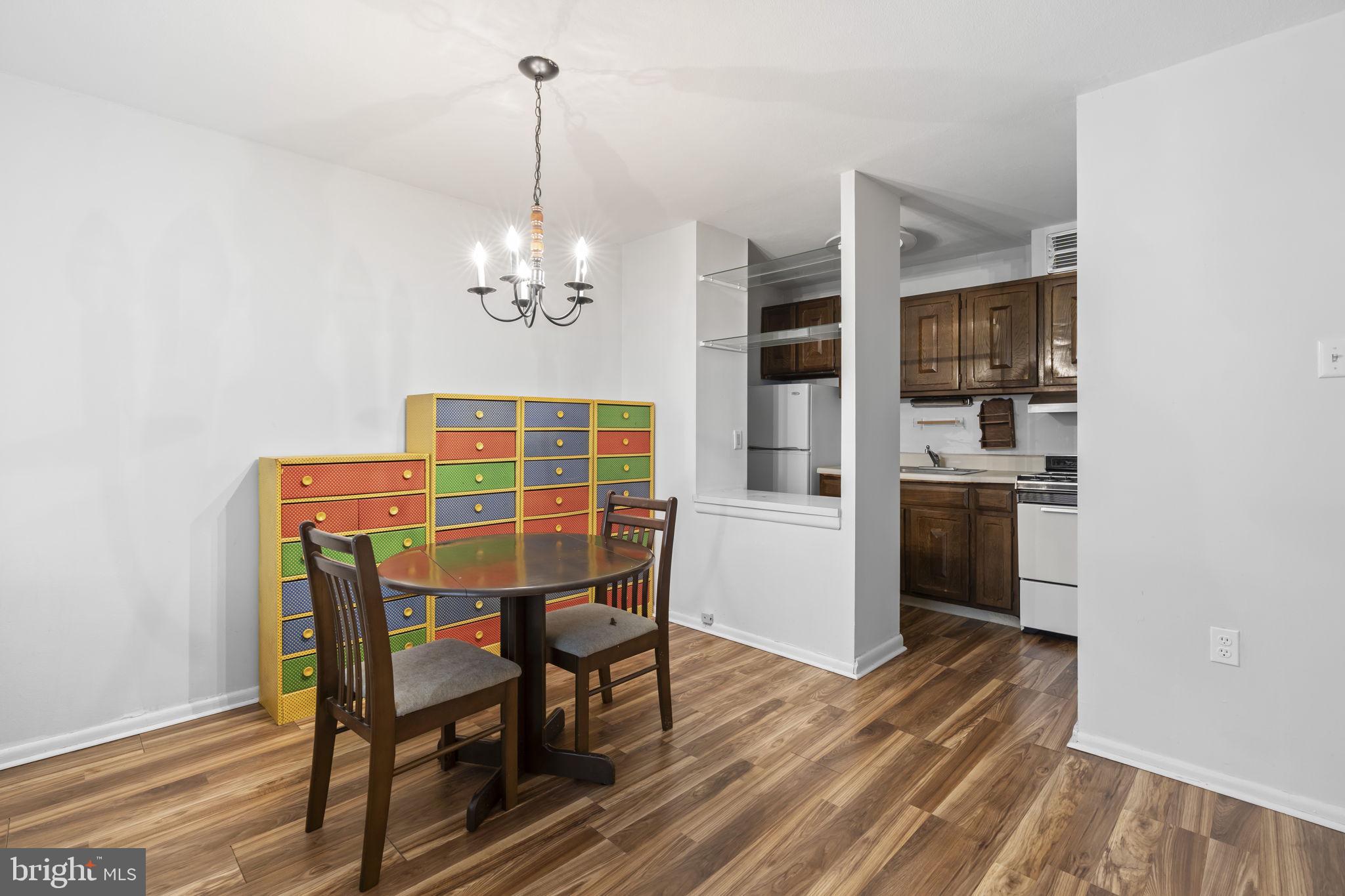 LOGAN SQUARE - Residential