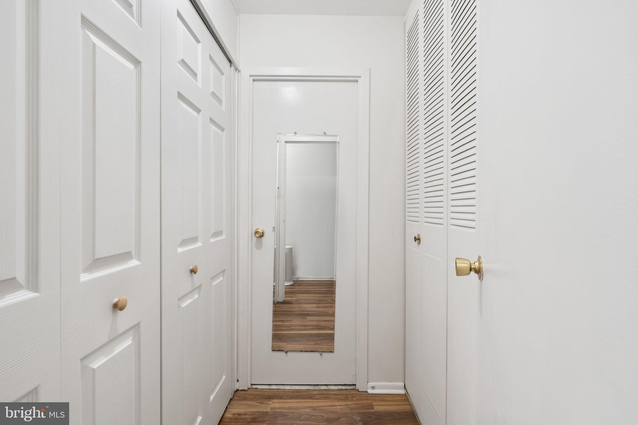LOGAN SQUARE - Residential