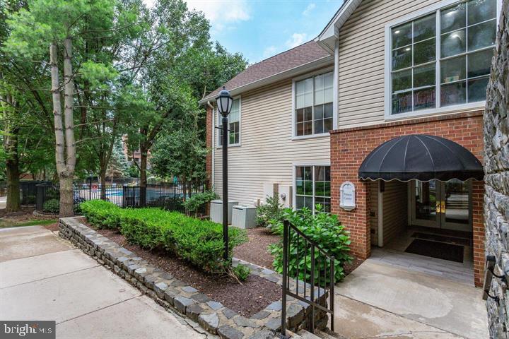 FOUNTAINS AT MCLEAN - Residential