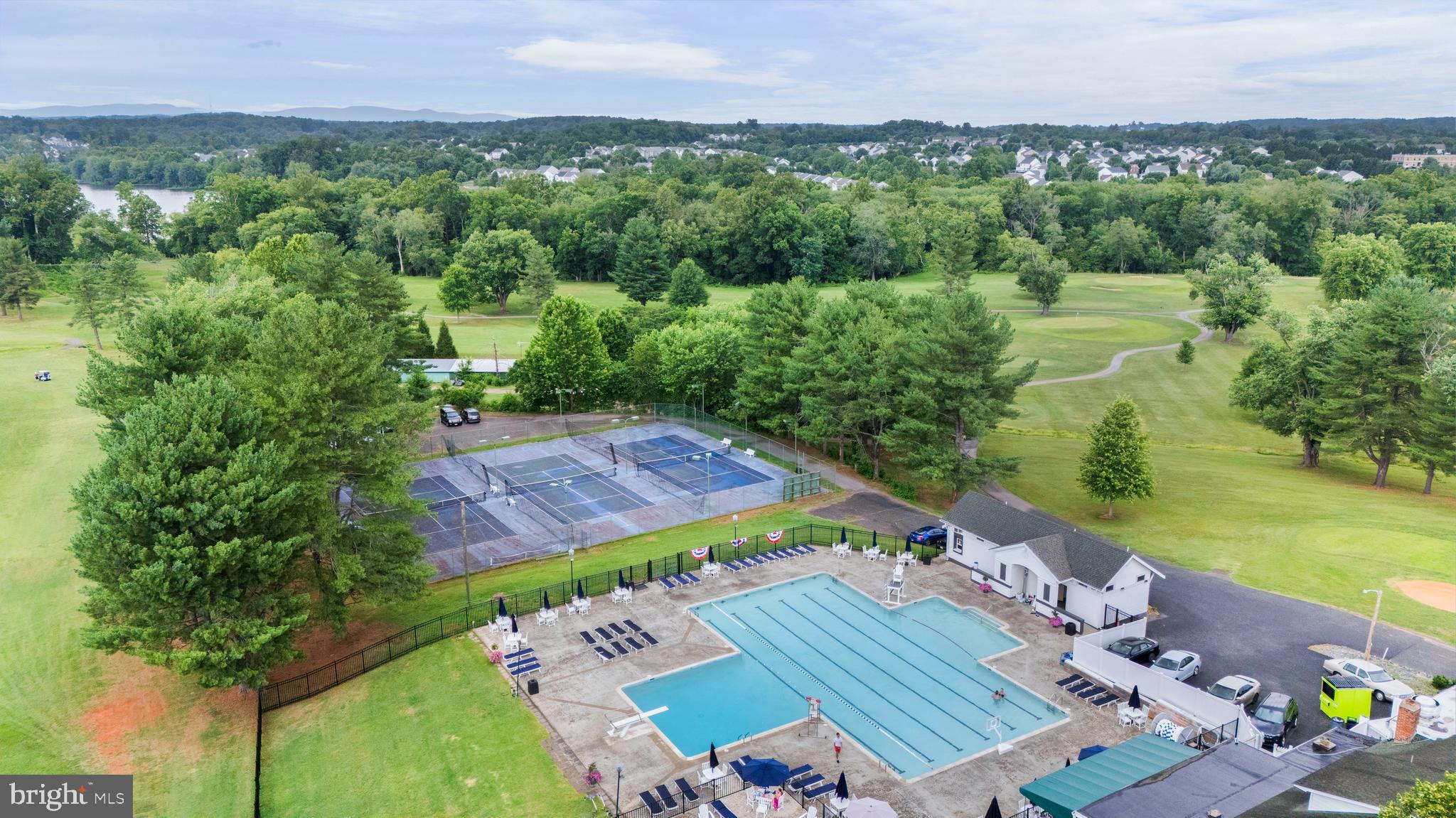 COUNTRY CLUB ESTATES - Residential
