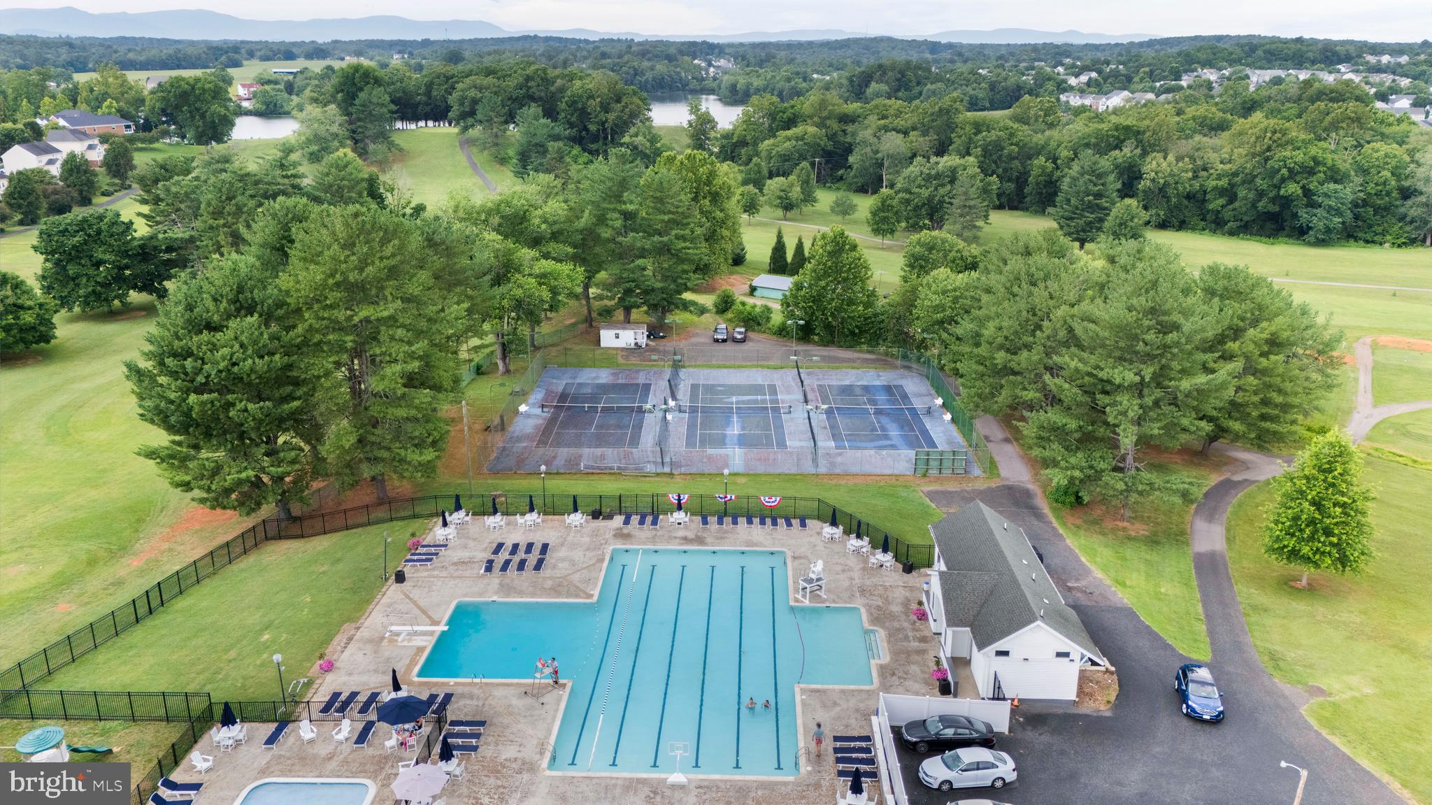 COUNTRY CLUB ESTATES - Residential