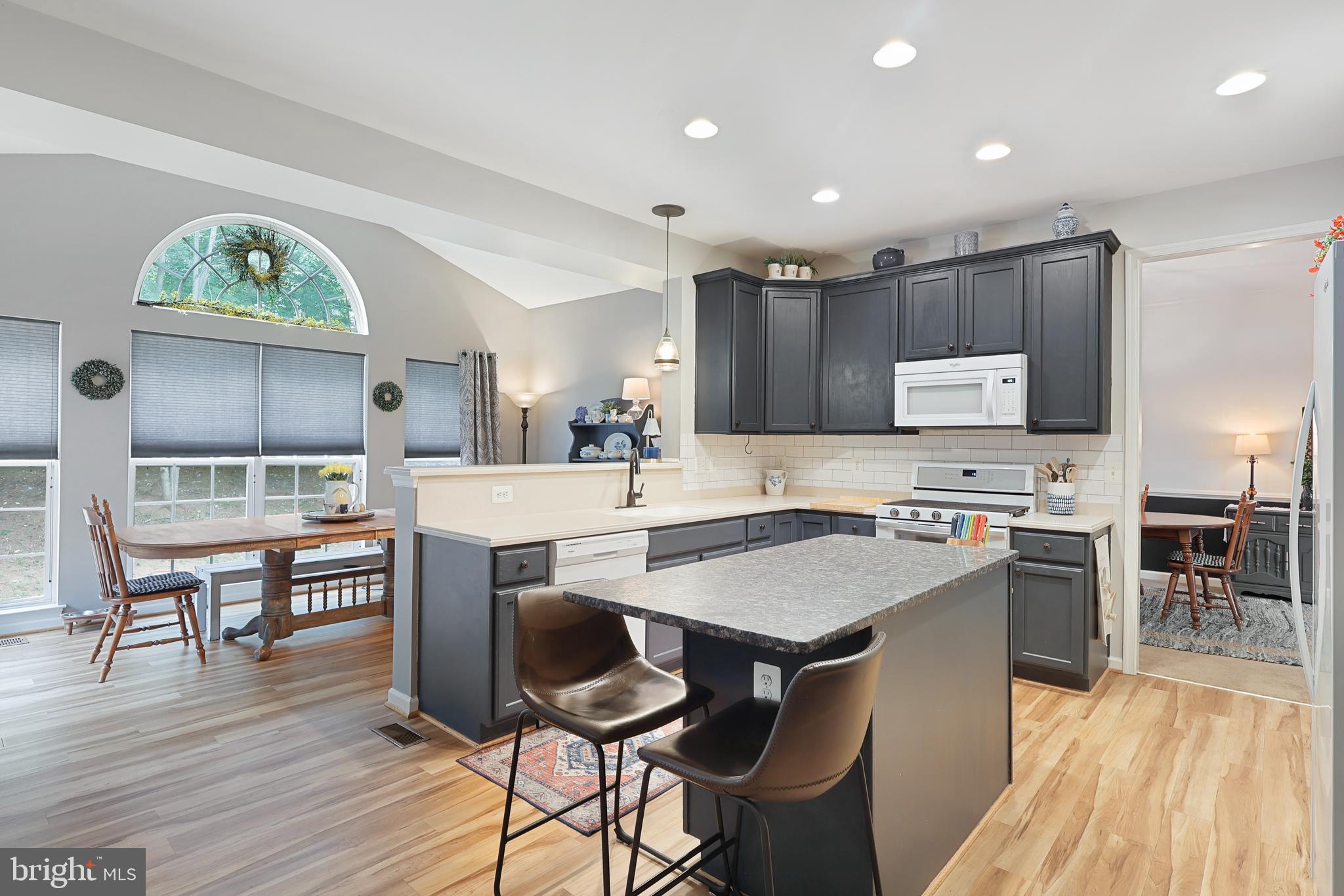 COUNTRY CLUB ESTATES - Residential