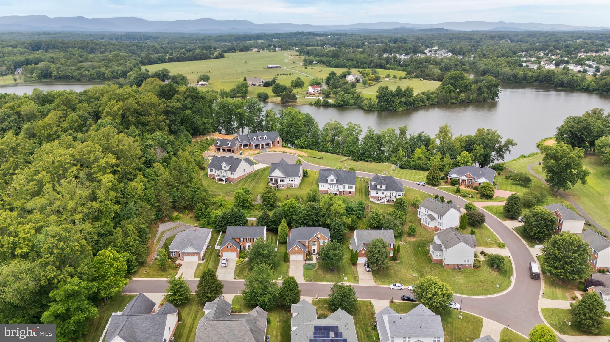 COUNTRY CLUB ESTATES - Residential