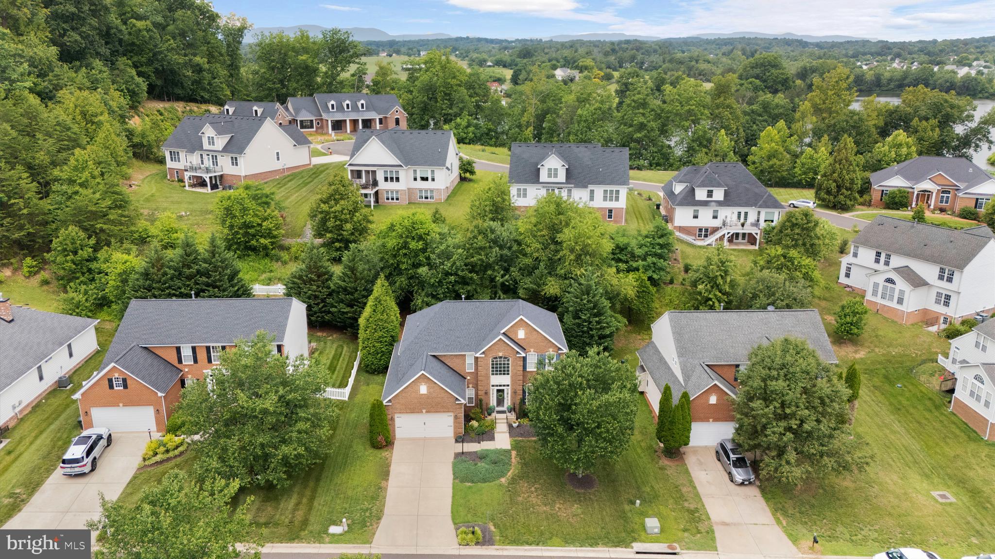 COUNTRY CLUB ESTATES - Residential