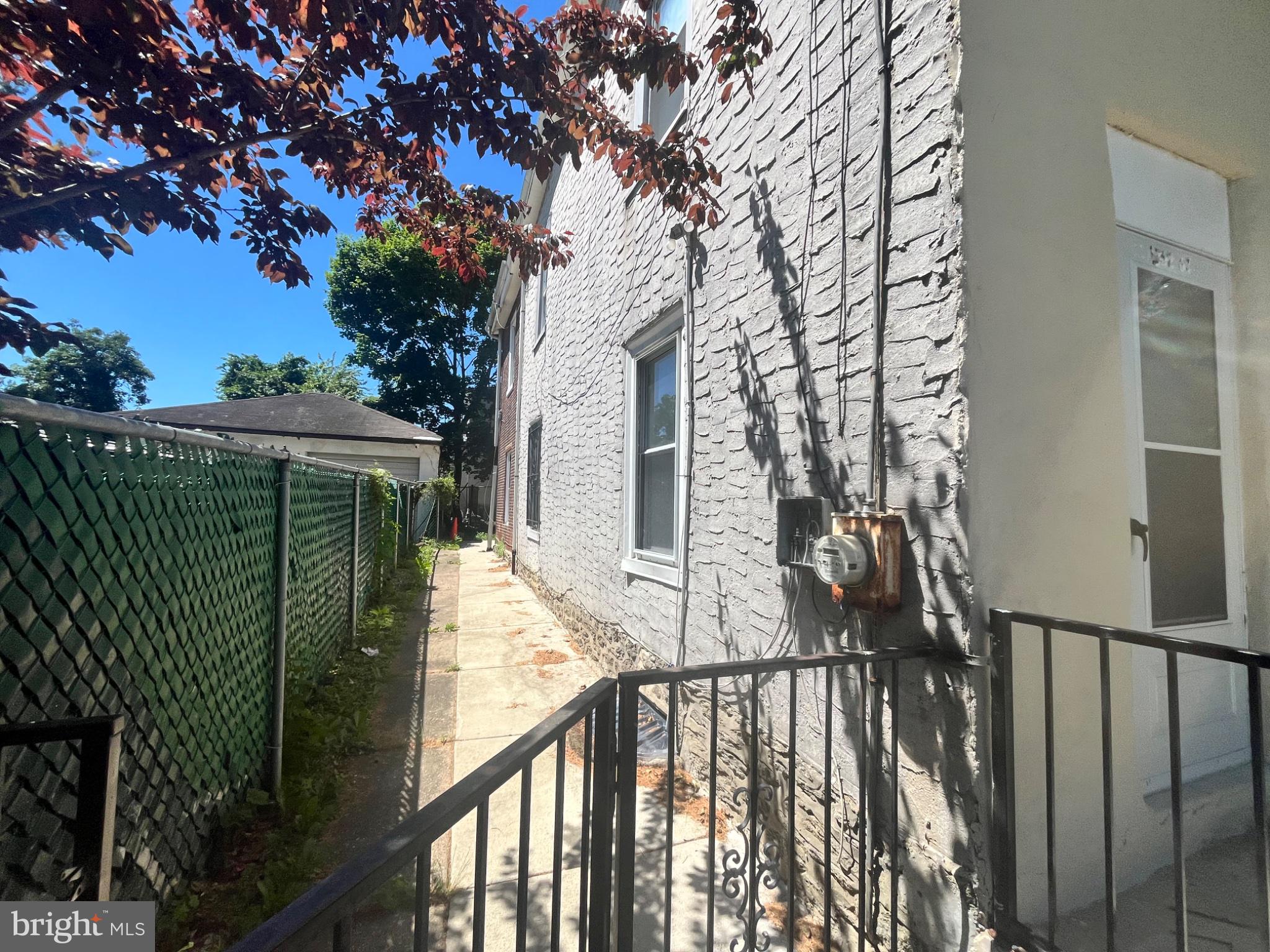 FERN ROCK - Residential